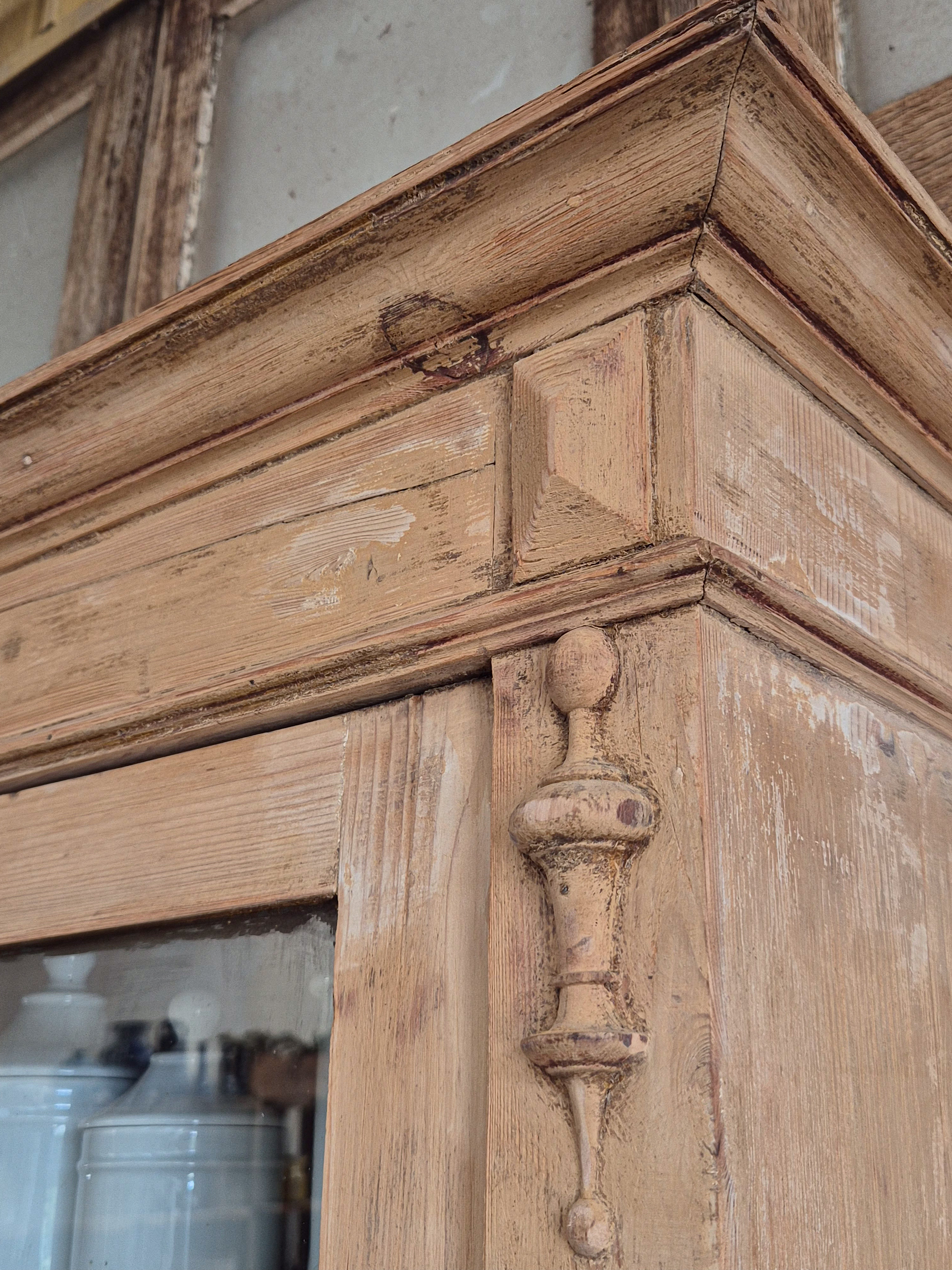 La vaisselier patiné