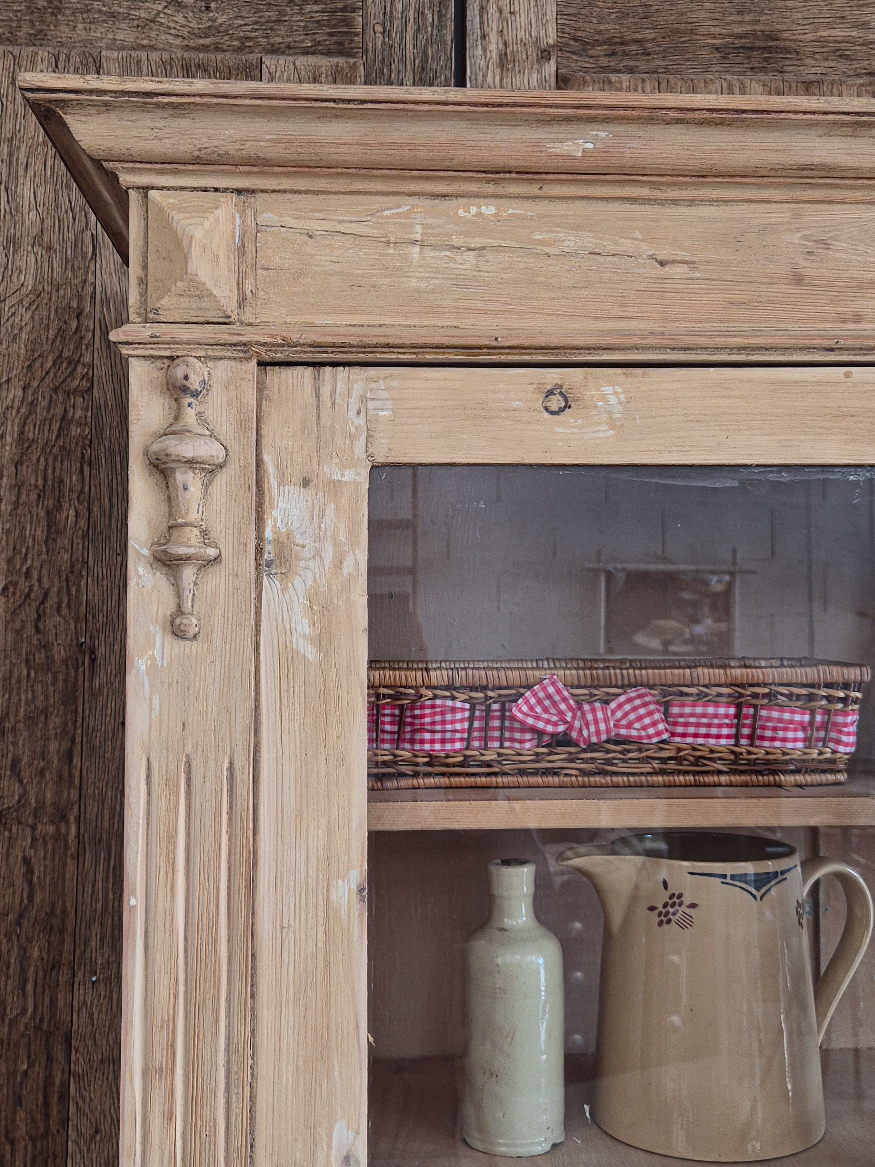 La vaisselier patiné