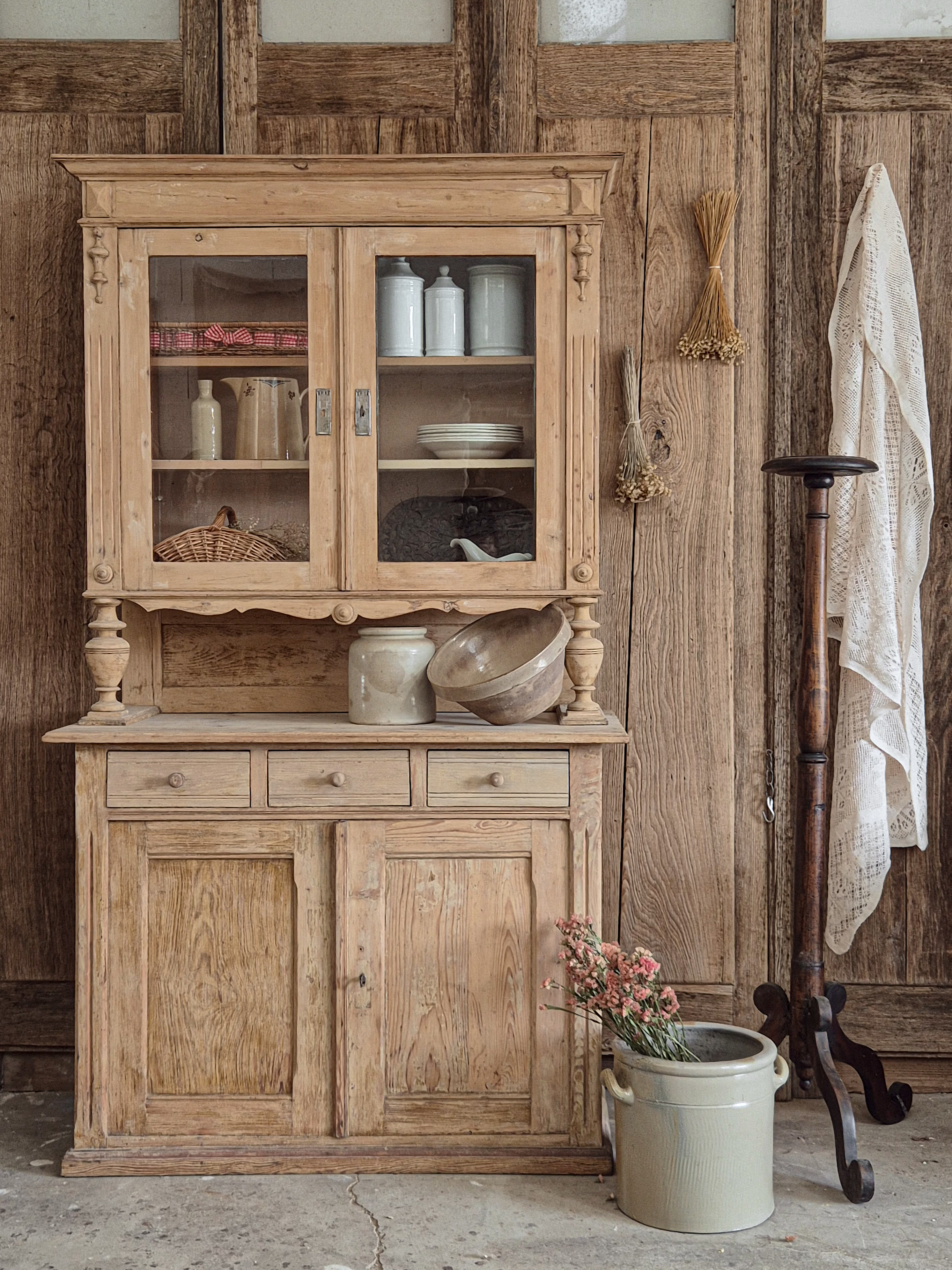 La vaisselier patiné