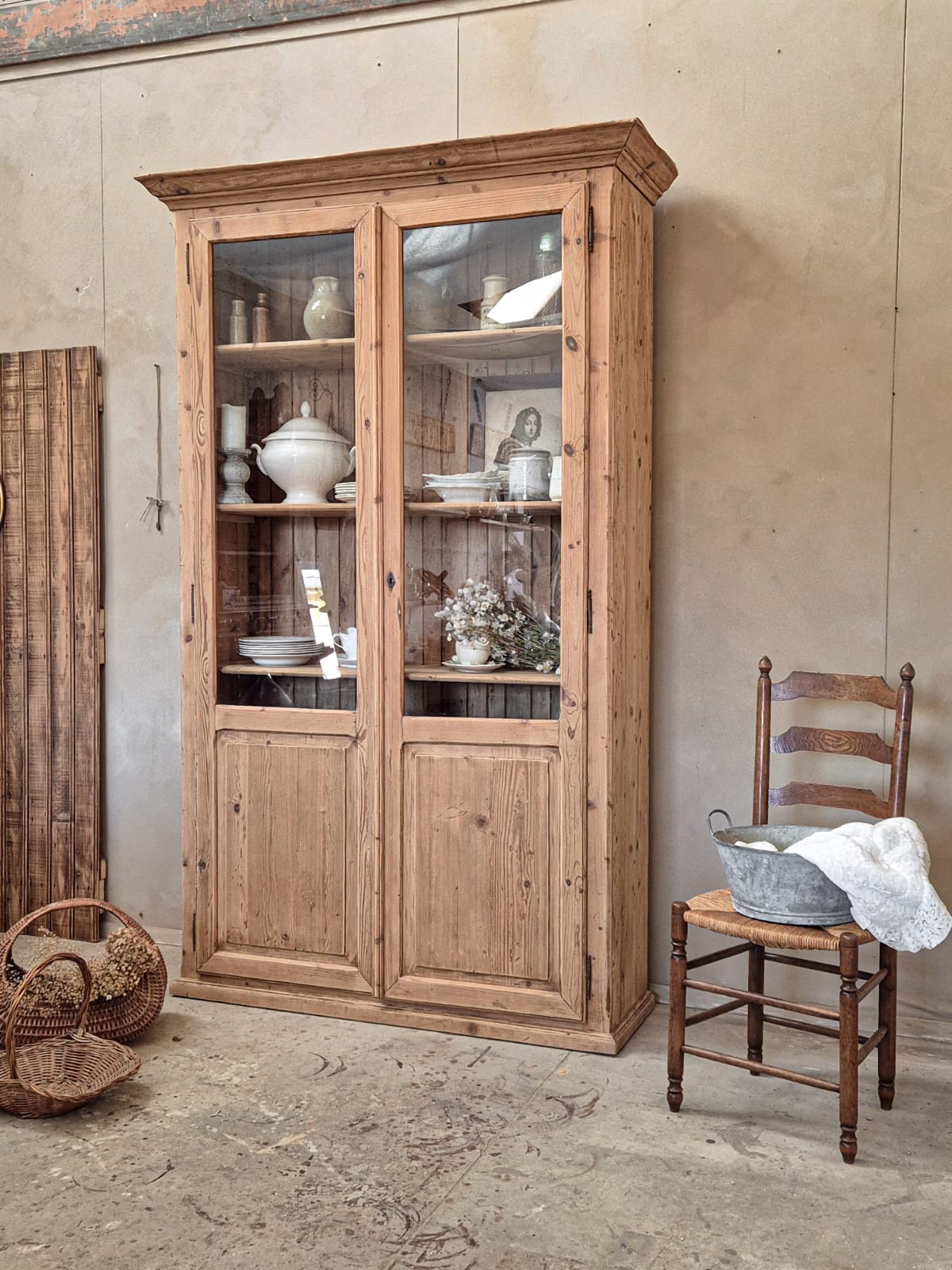 Vitrine en bois vintage