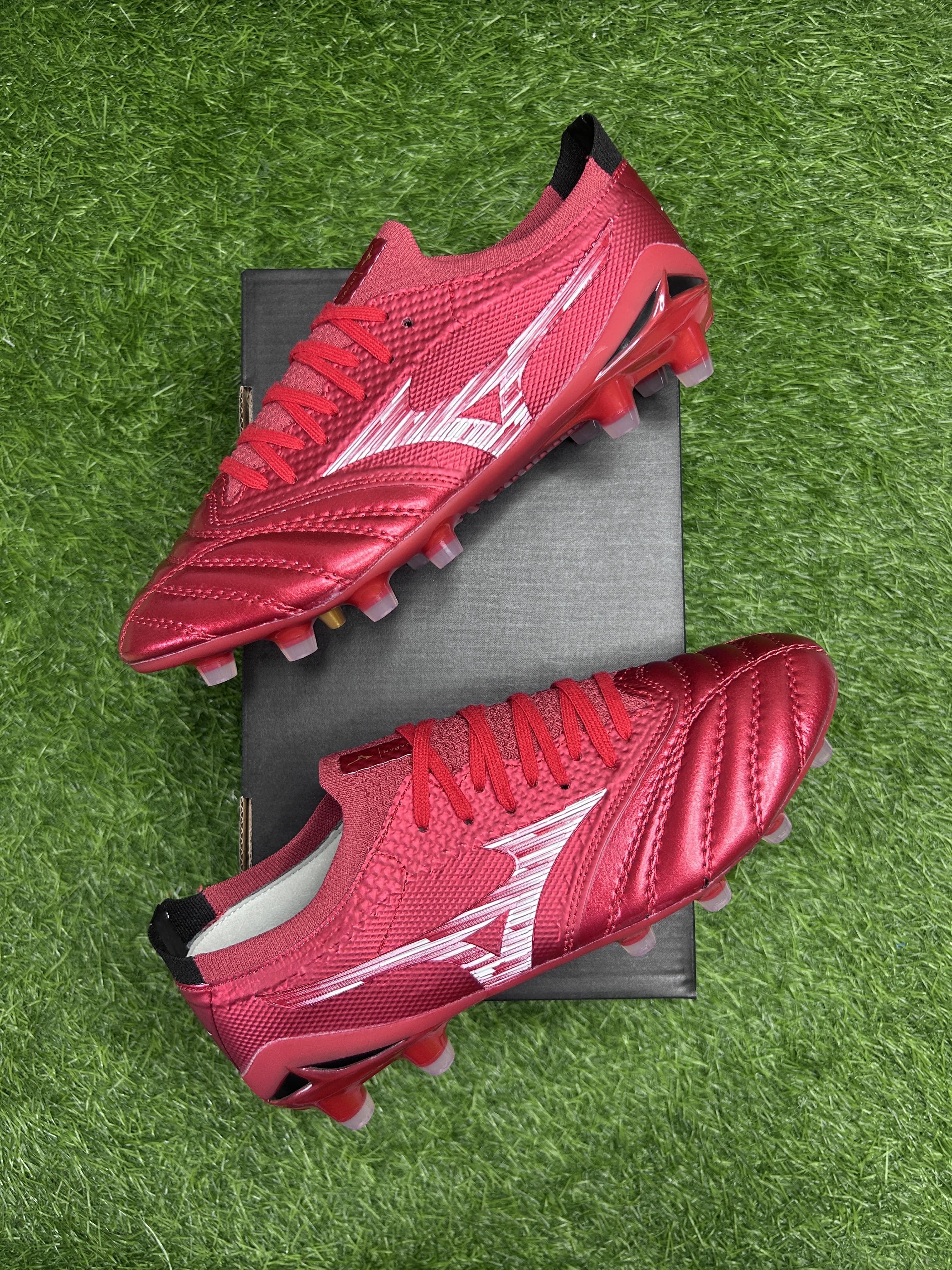 Mizuno Red White  colourway