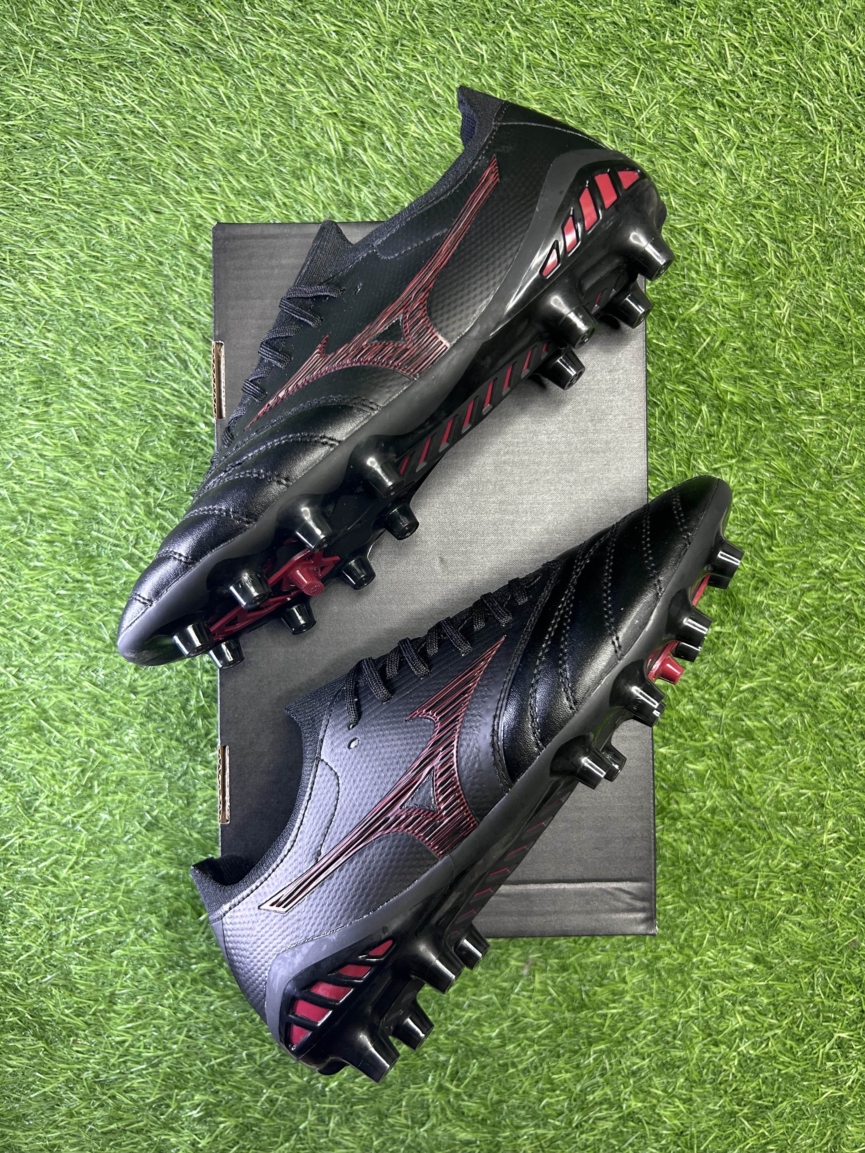 Mizuno Back Red colourway