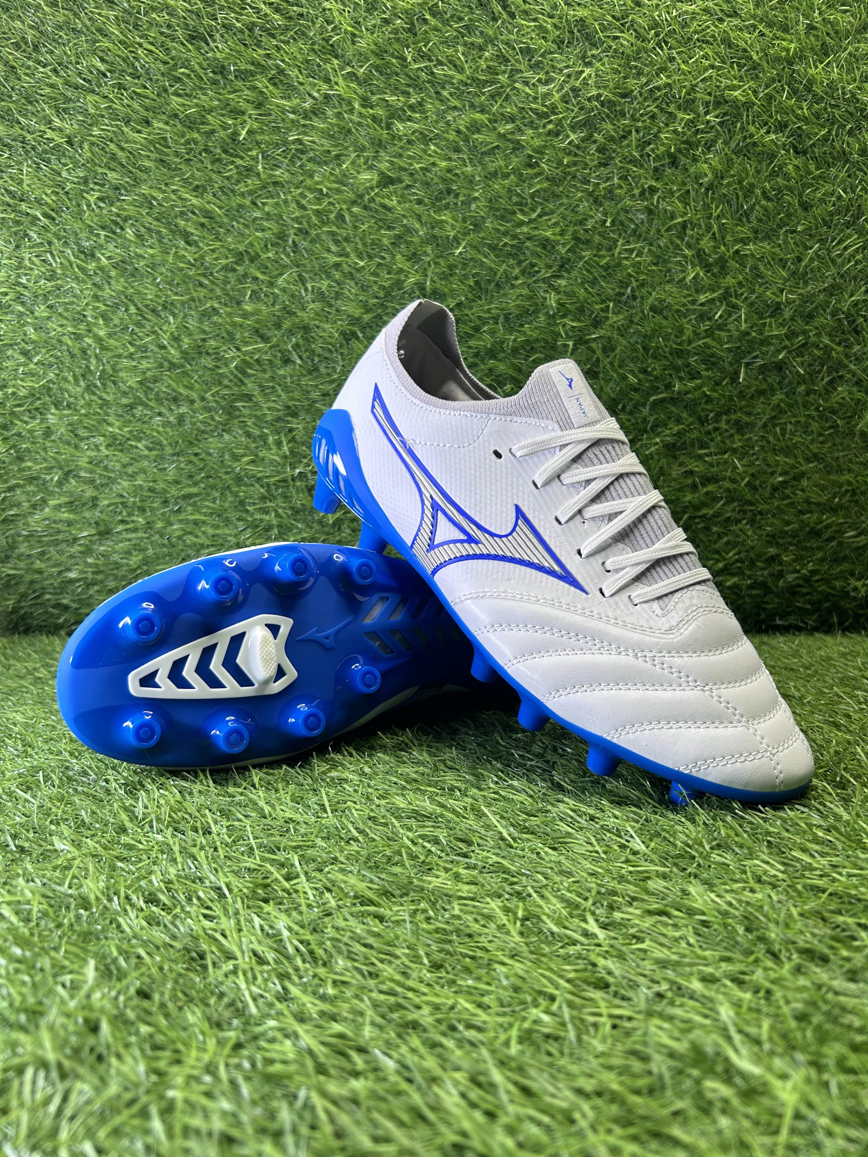 Mizuno White Blue colourway