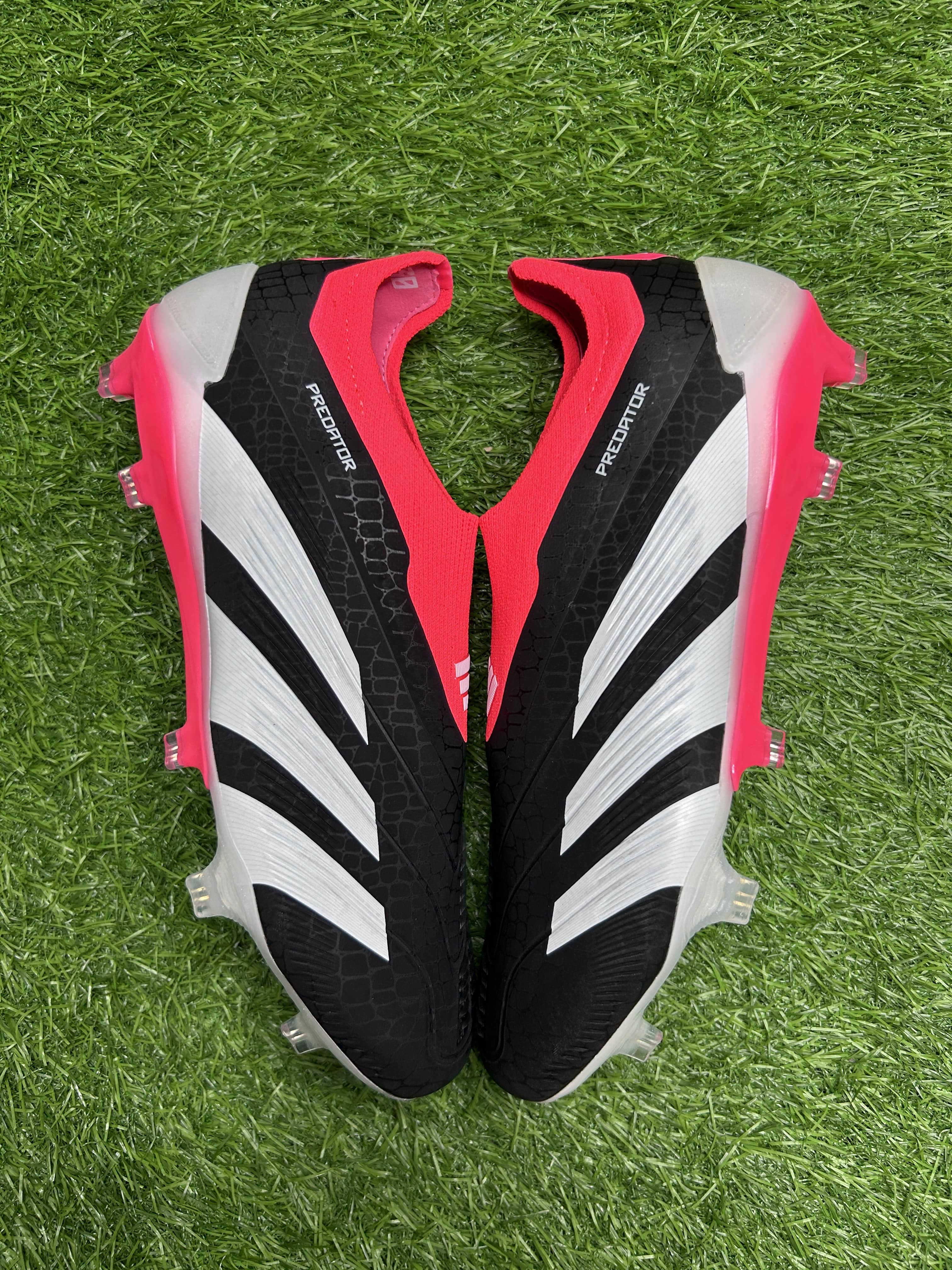 Predator 30 Blackpink Colourway Laceless