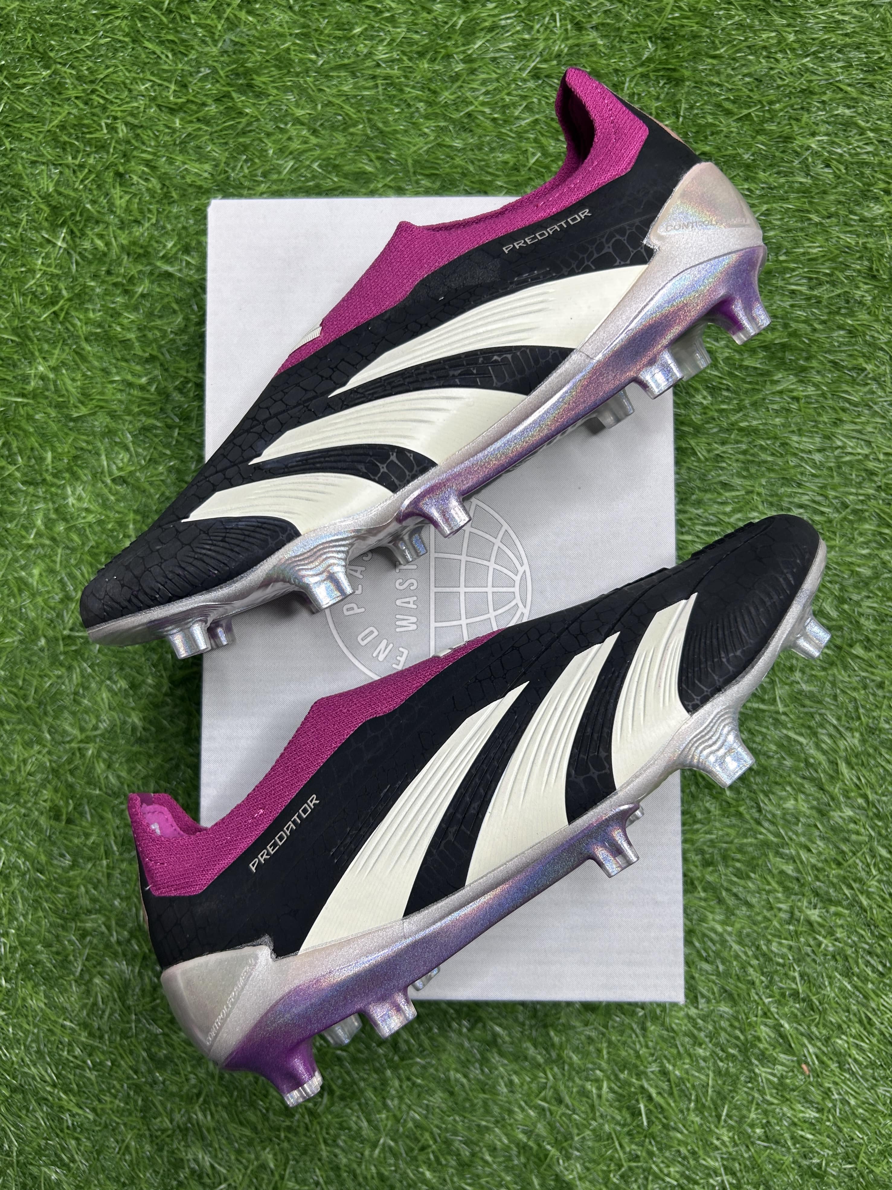 Predator 30 Purple Colourway Laceless