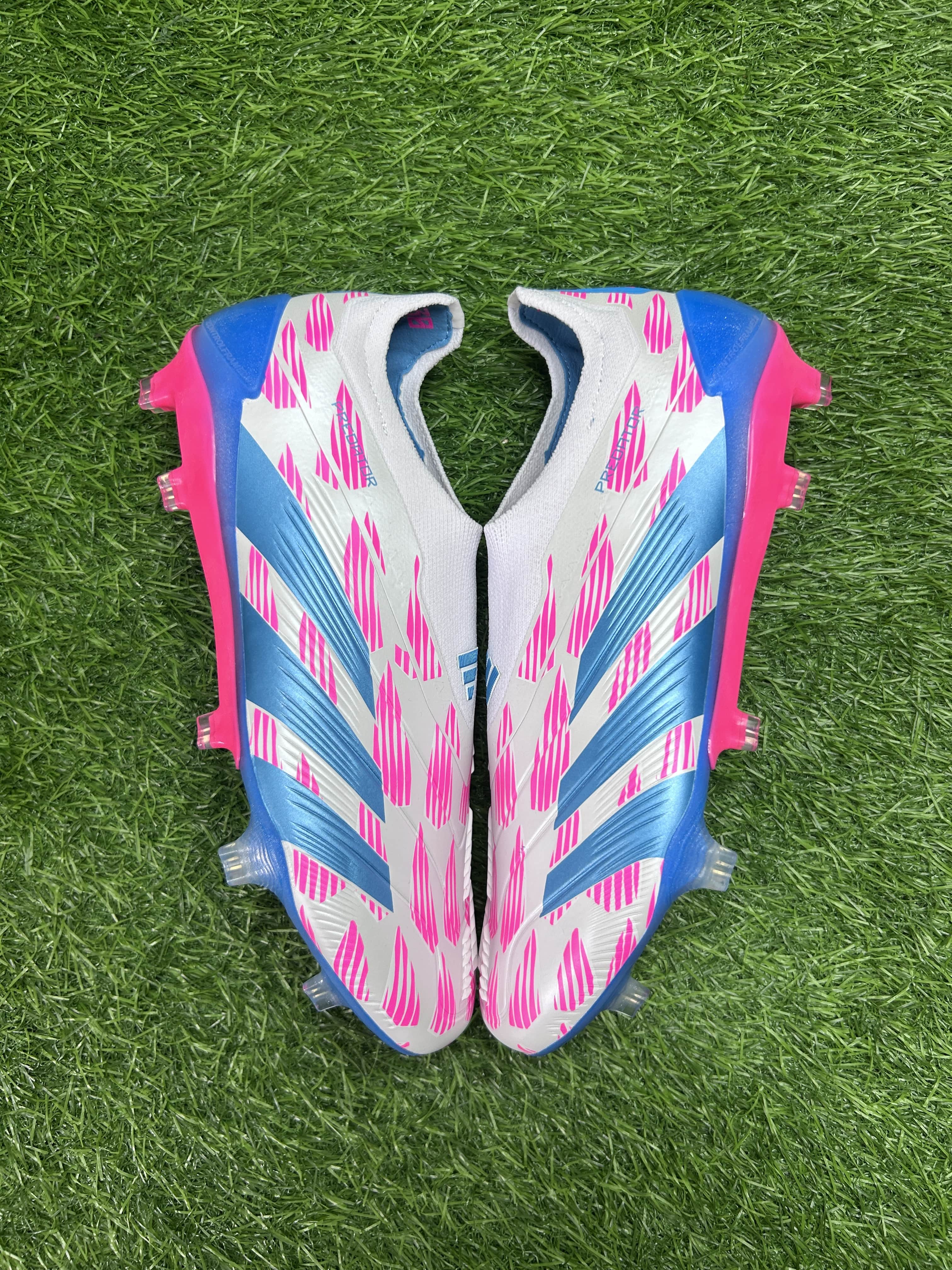 Predator 30 Bluepink Colourway Laceless