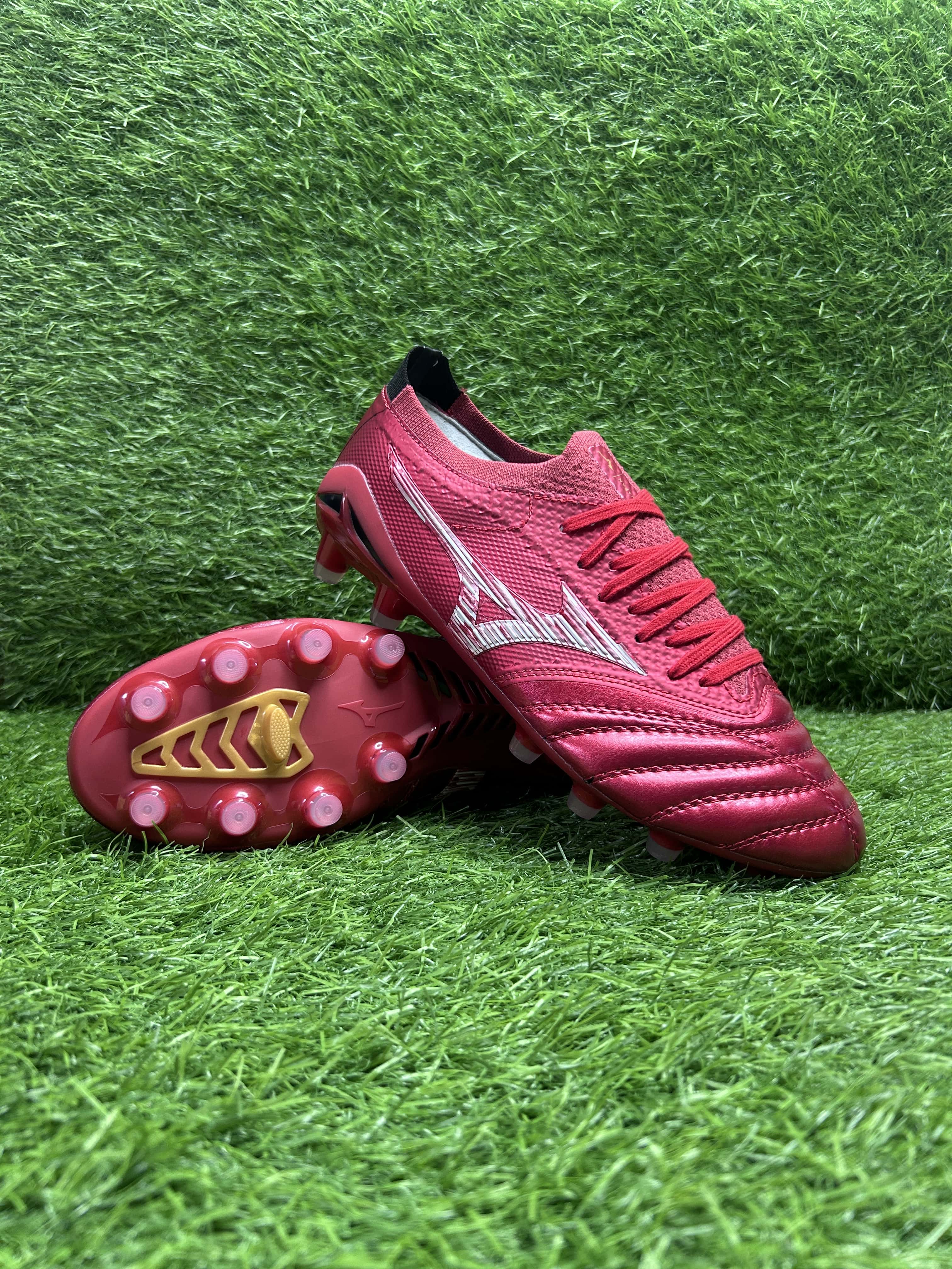 Mizuno Red White  colourway