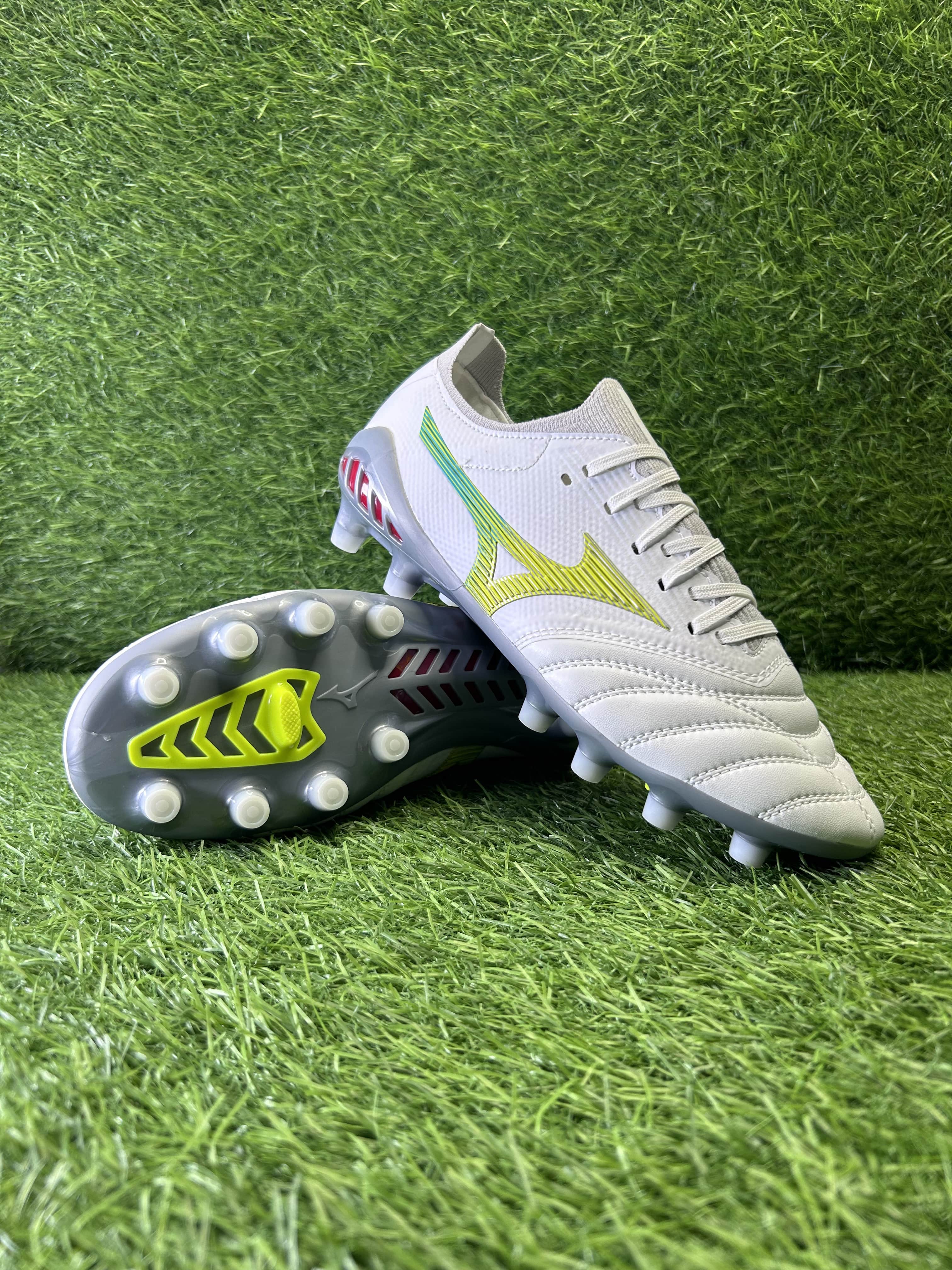 Mizuno White Green colourway