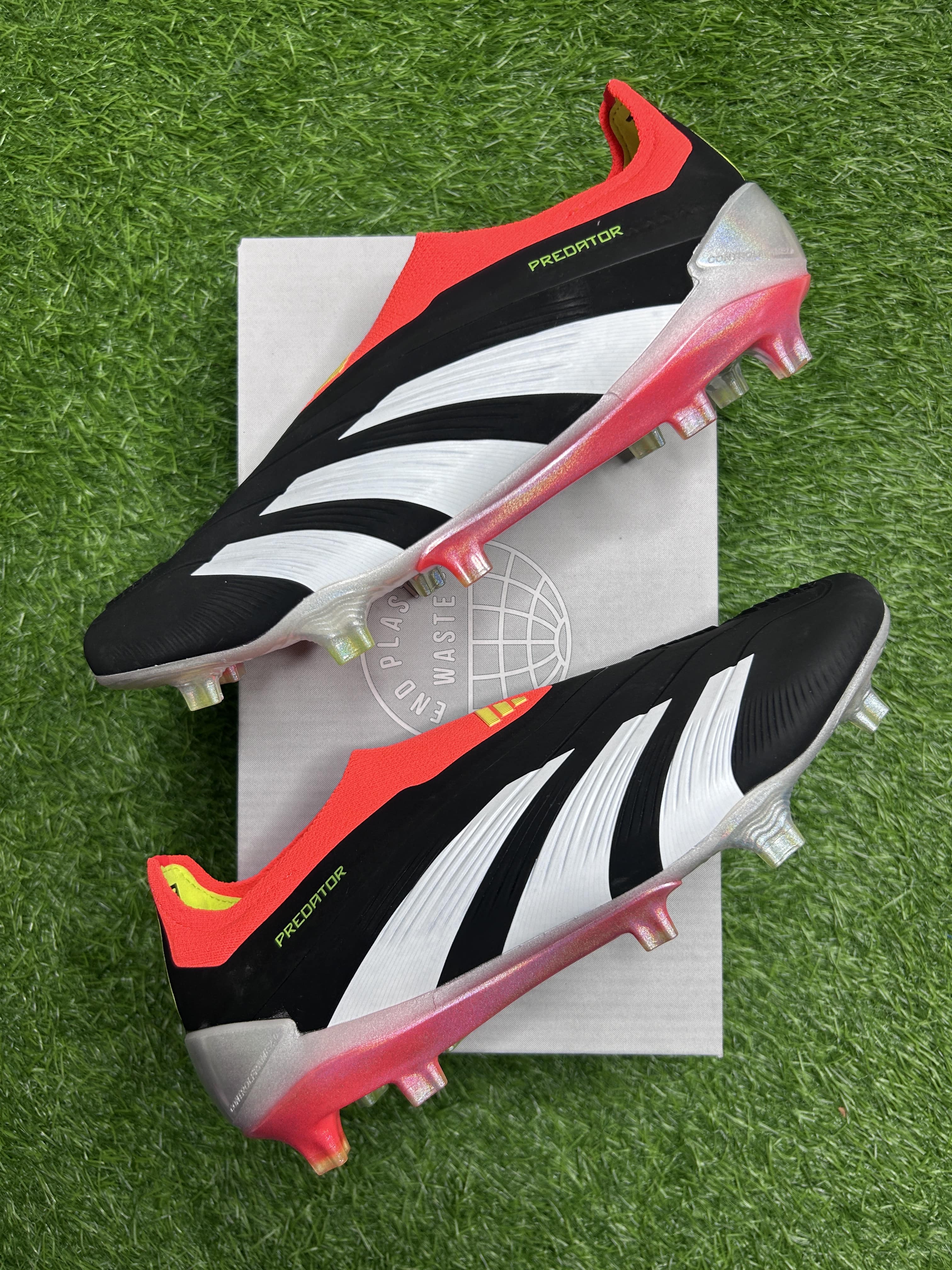 Predator 30 Orange colourway laceless