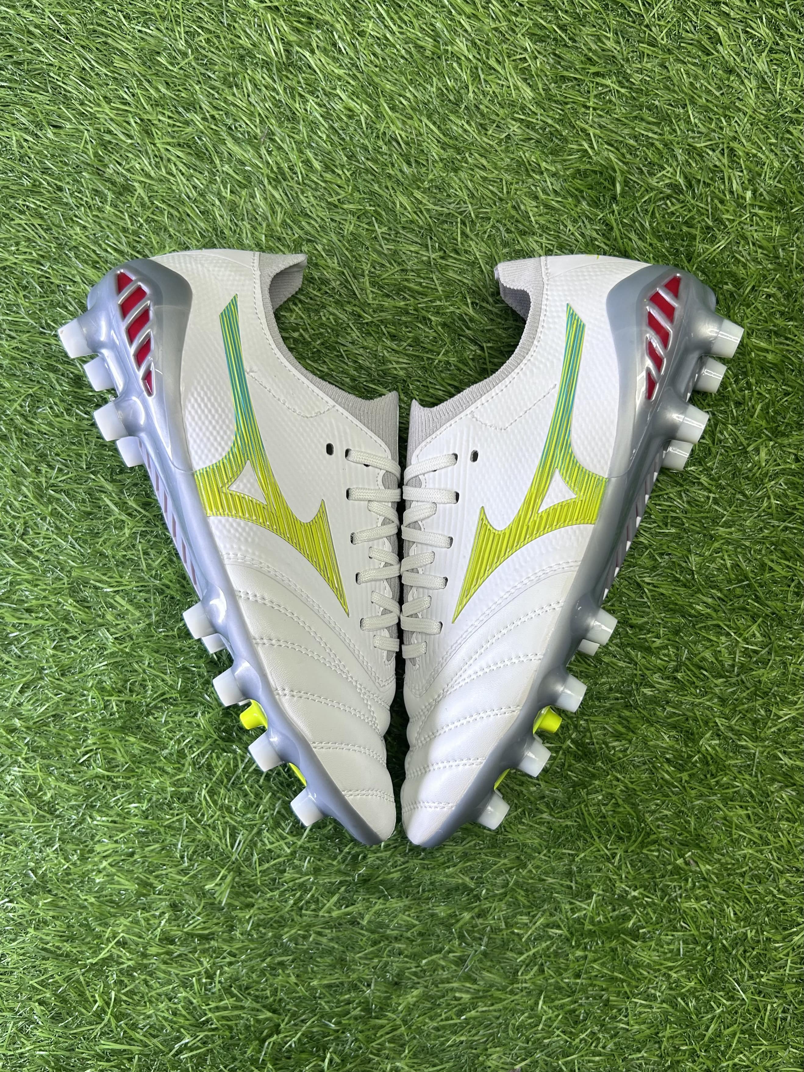 Mizuno White Green colourway
