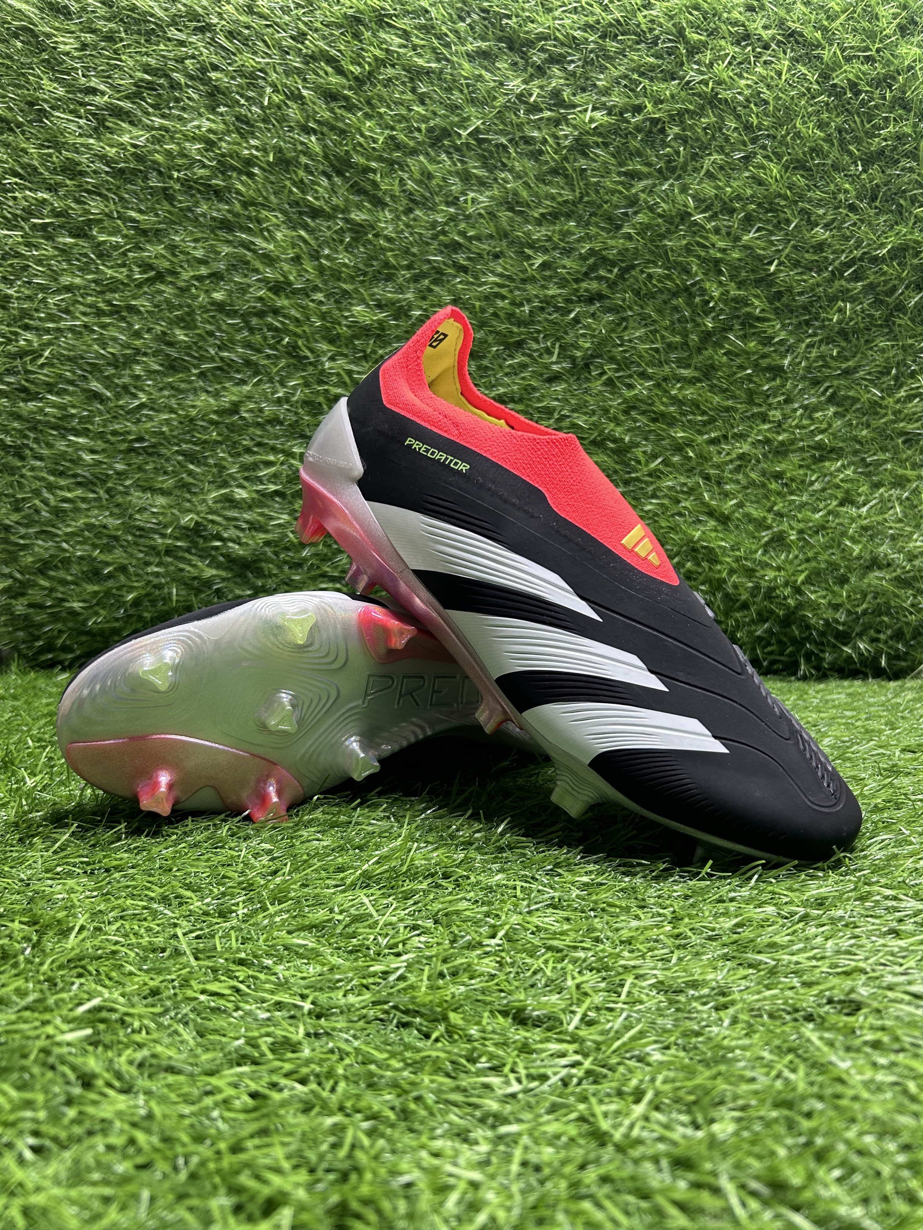 Predator 30 Orange colourway laceless