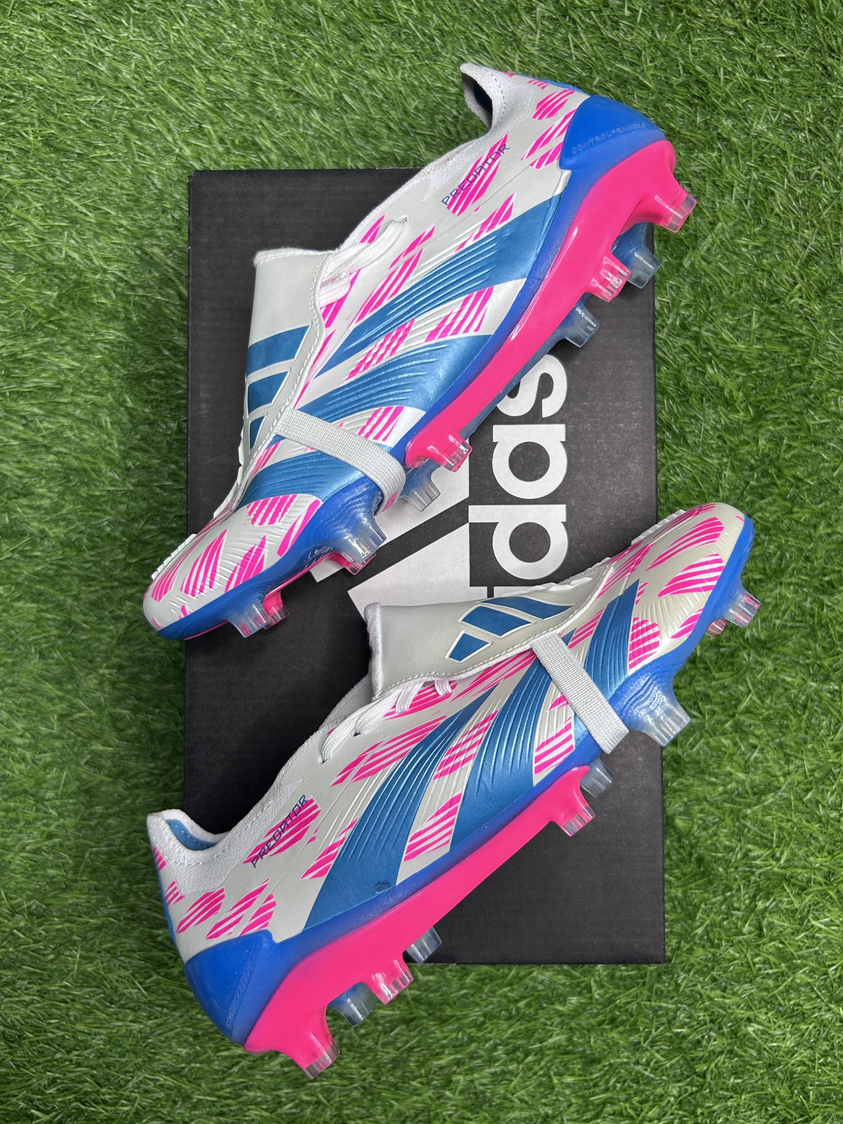 Predator 30 Bluepink Colourway