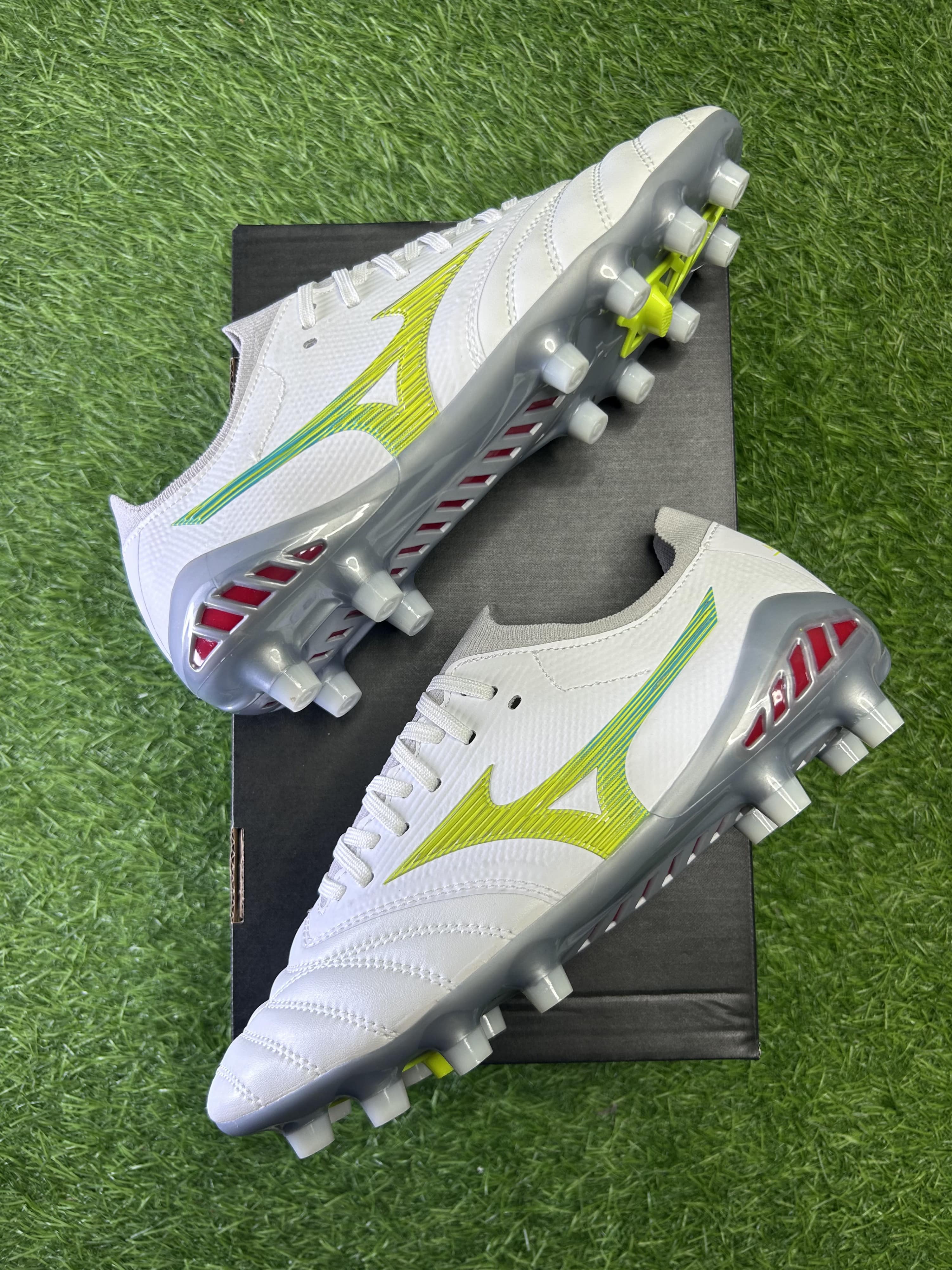 Mizuno White Green colourway