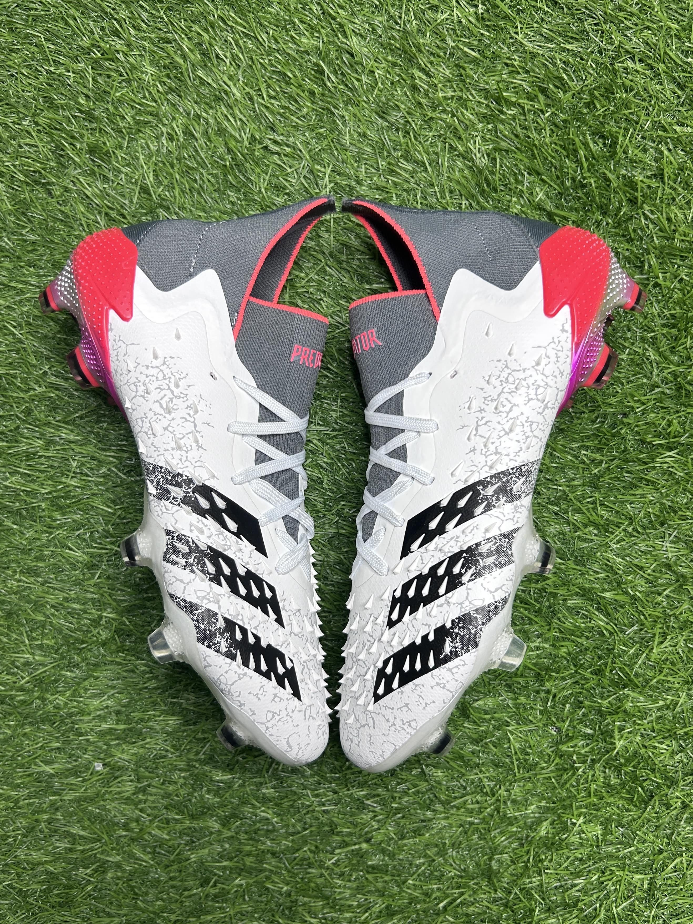 Predator Freak Metallic Silver Red