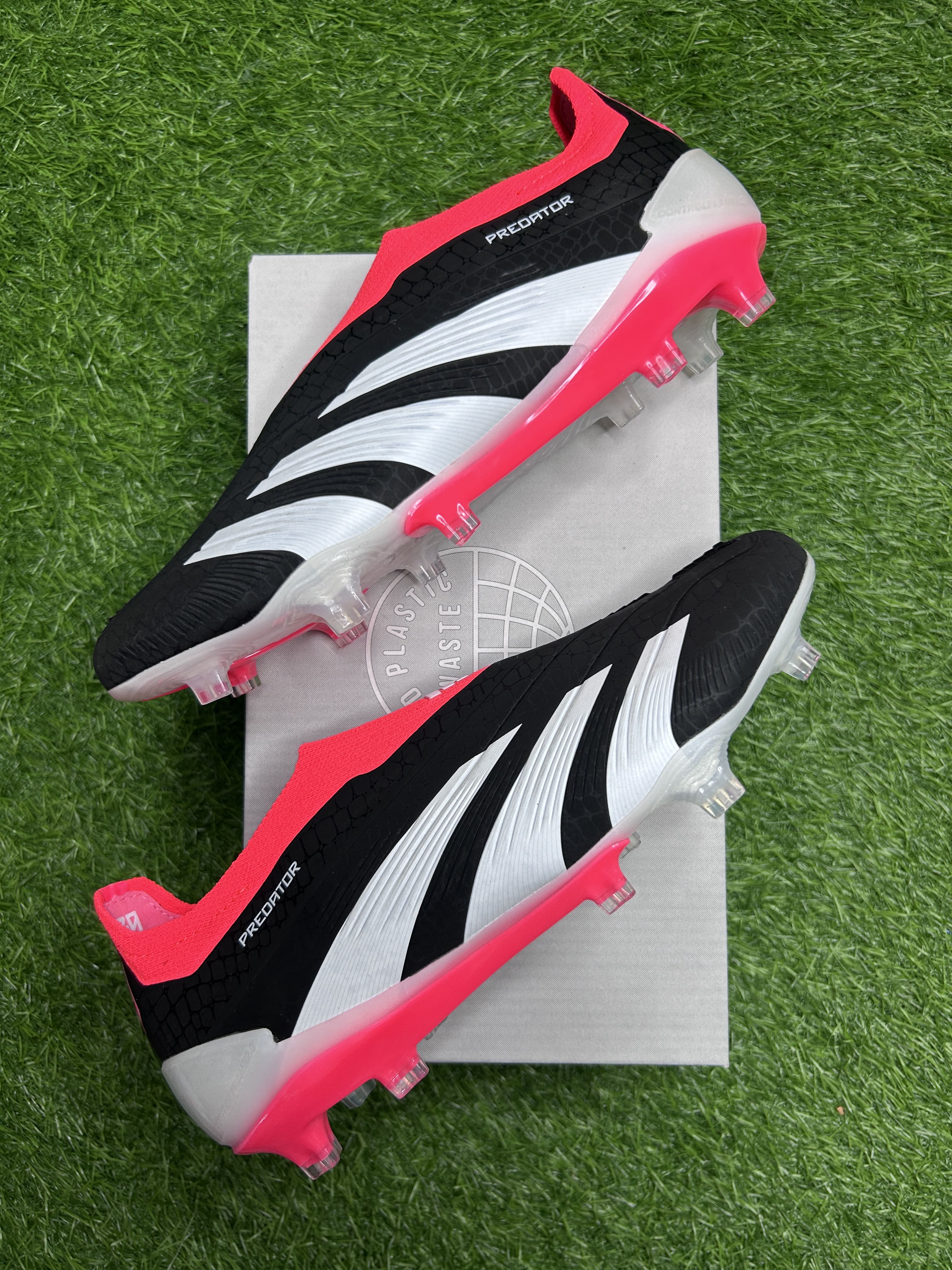 Predator 30 Blackpink Colourway Laceless