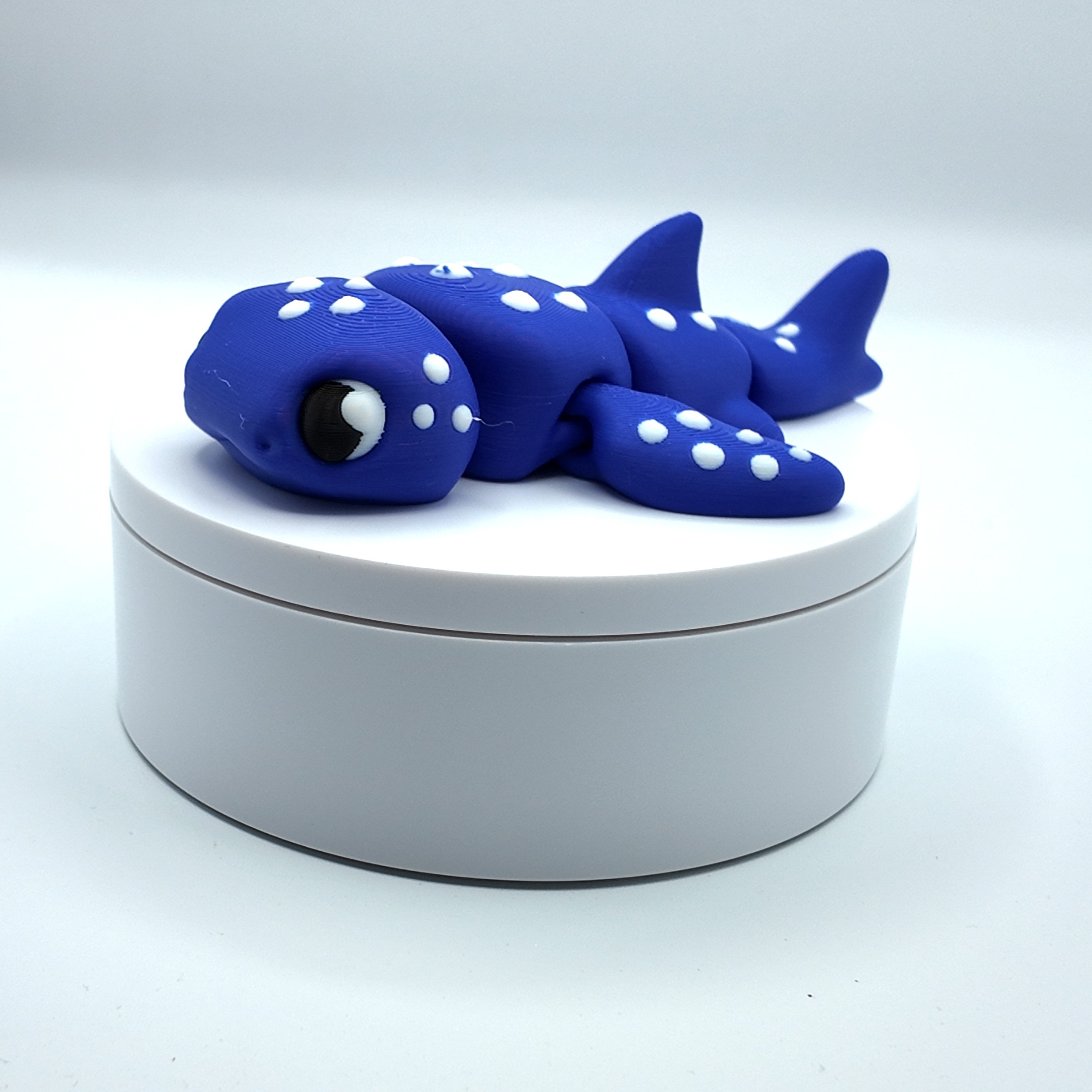 Articulated Baby Whale Shark Flexi Toy | 3D Printed Fidget Toy | Tactile Sensory Desk Pet | Cute Collectible Sea Animal Gift | Multiple Colours