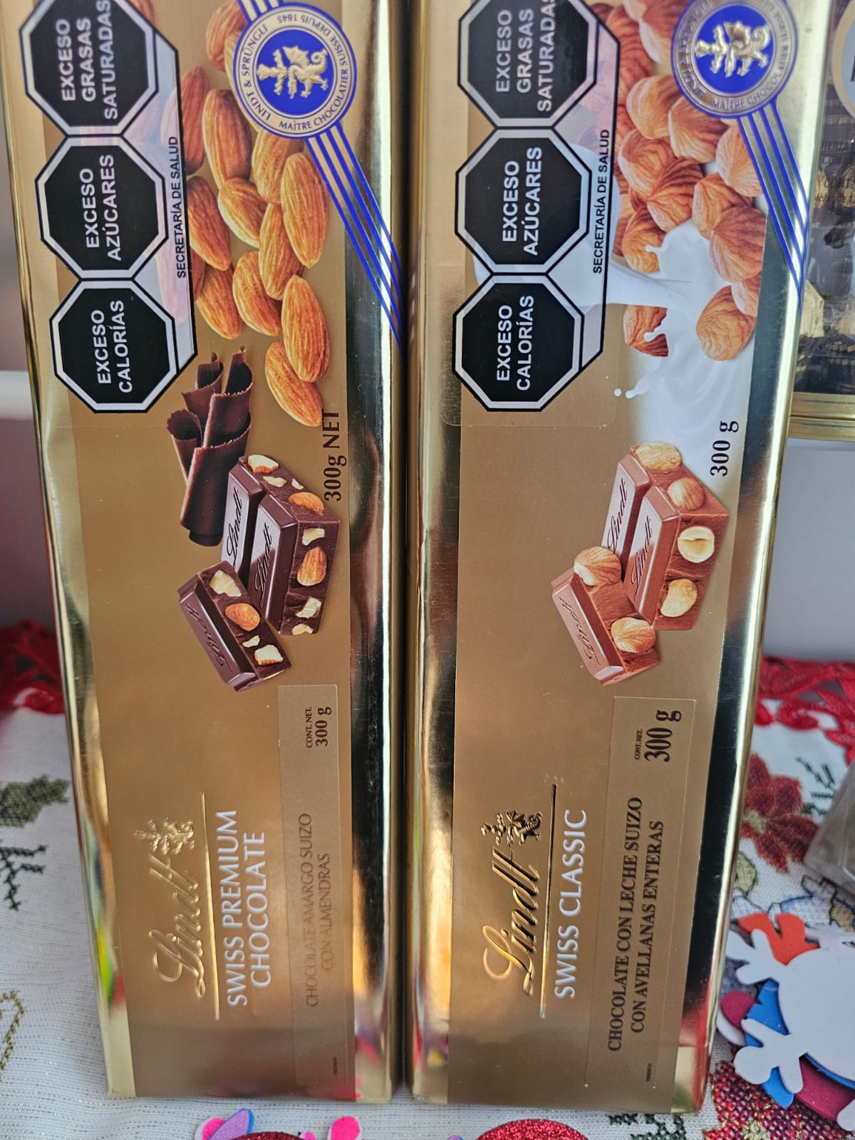 Lindt Swiss Classic Chocolate con Almendras y Avellanas