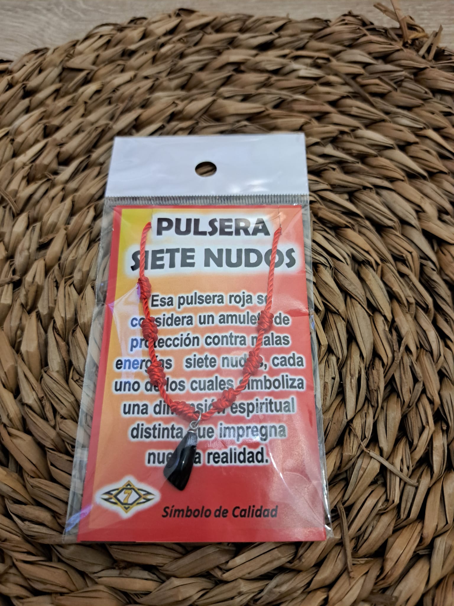 Pulsera siete nudos con puñito