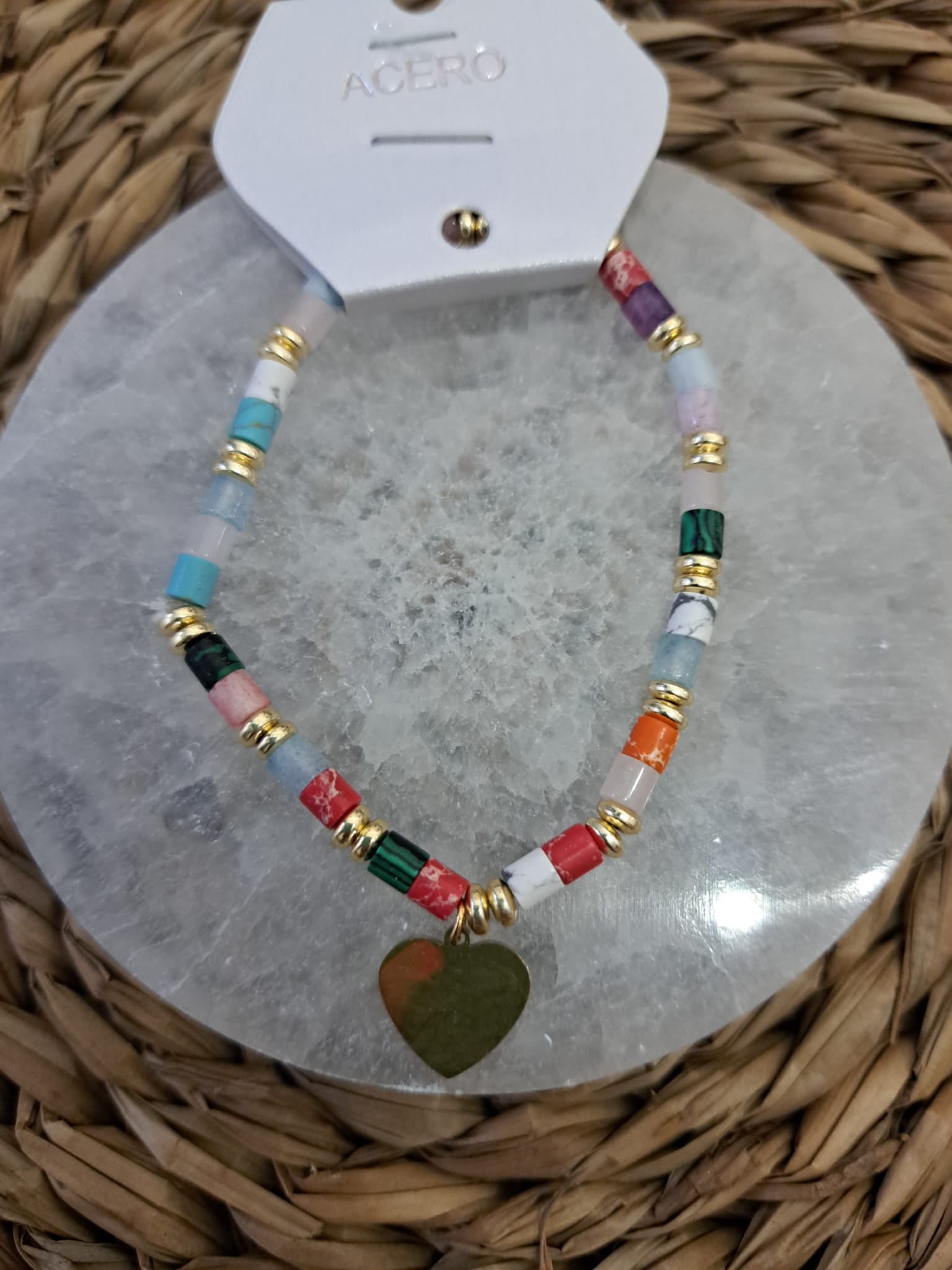 Pulsera de colores con corazón 