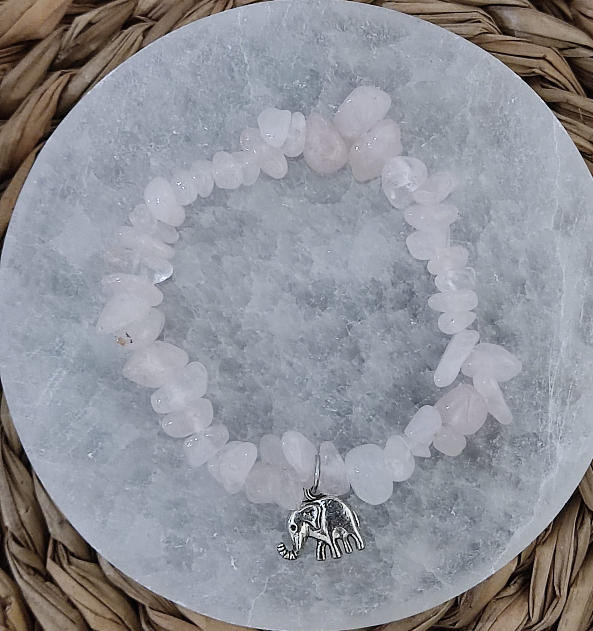 Pulsera de chips de cuarzo rosa