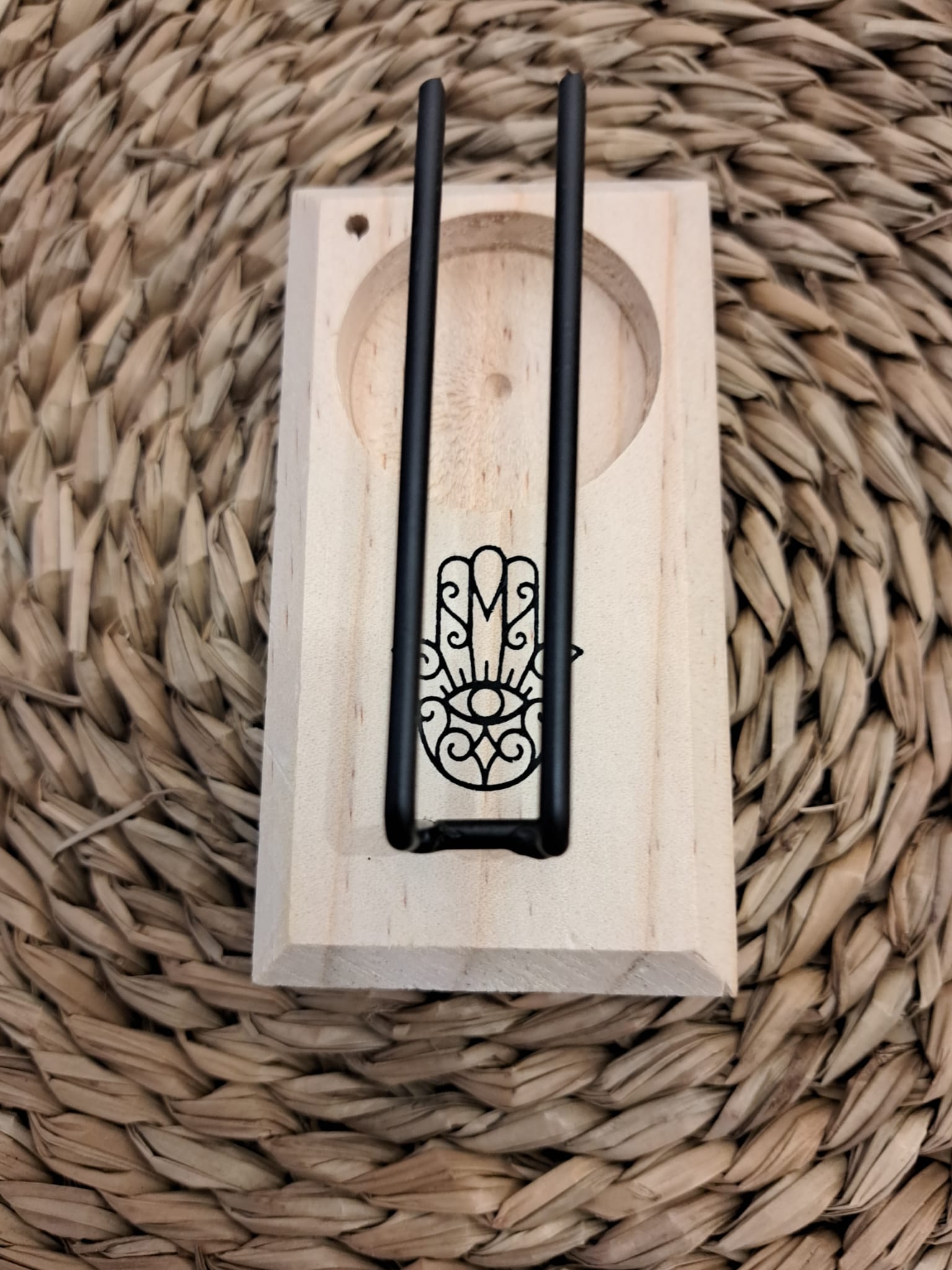 Soporte para palo santo con mano de Fátima