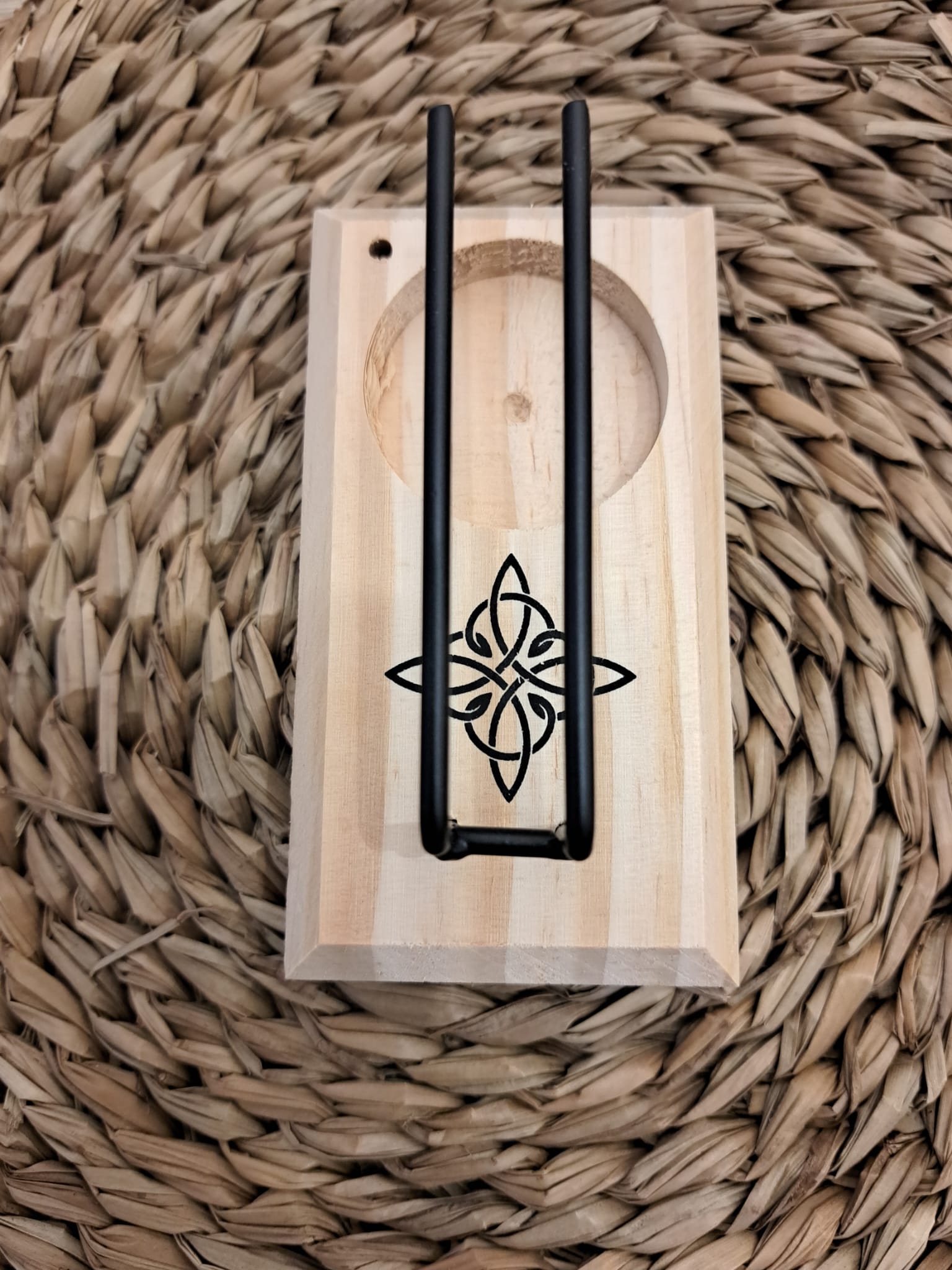 Soporte para palo santo nudo de bruja
