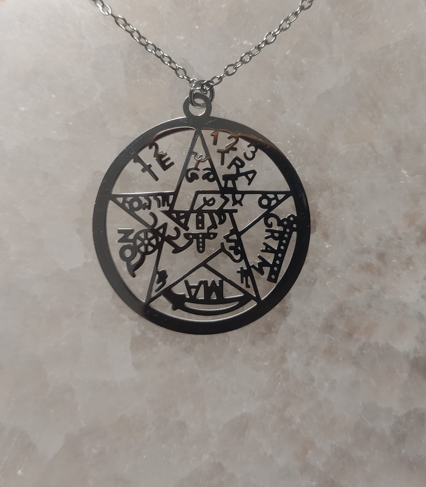 Colgante tetragramatón 