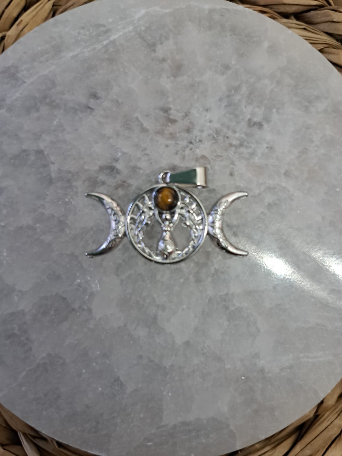 Colgante Diosa triple Luna con Árbol de la Vida y ojo de tigre 