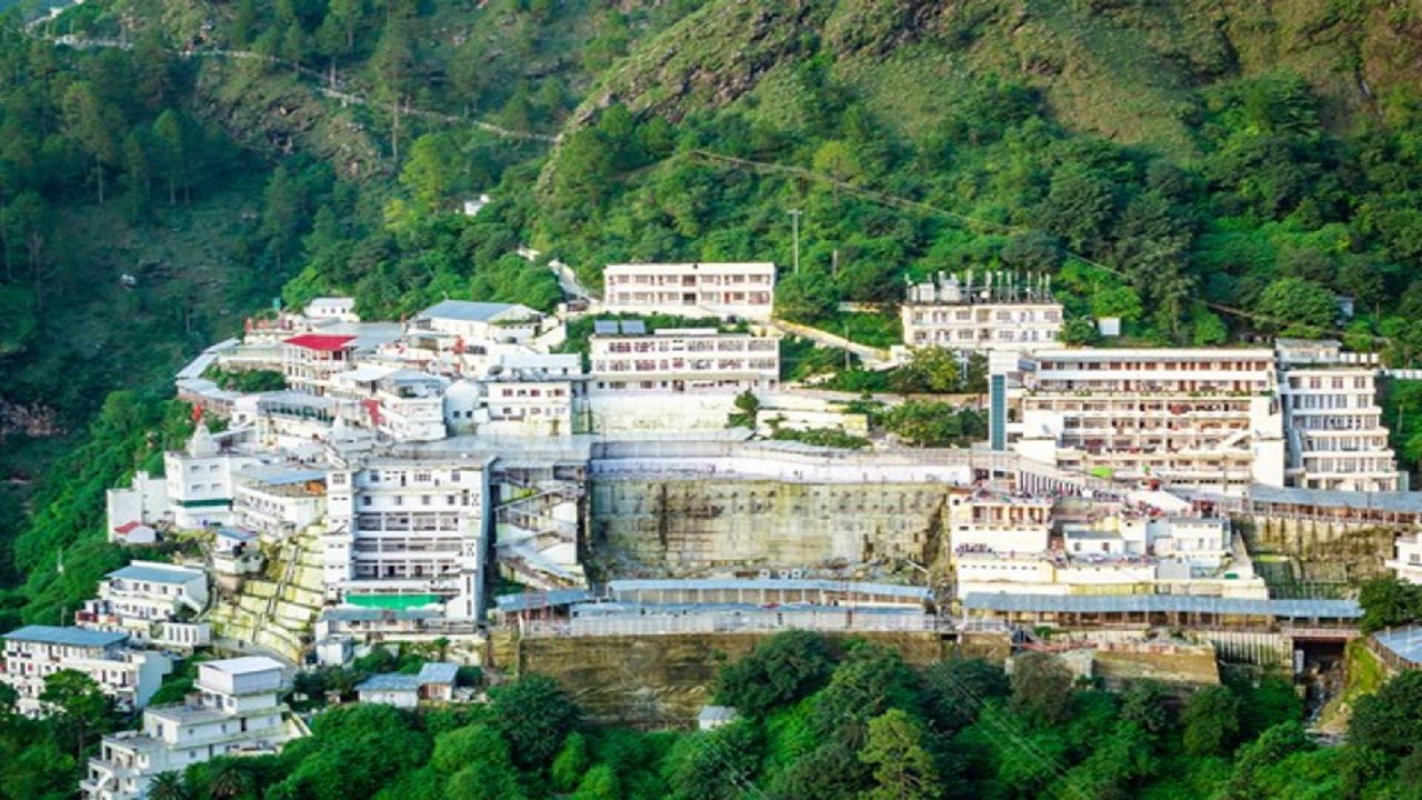 Vaishno Devi Tour Package with Patnitop [4N/5D]