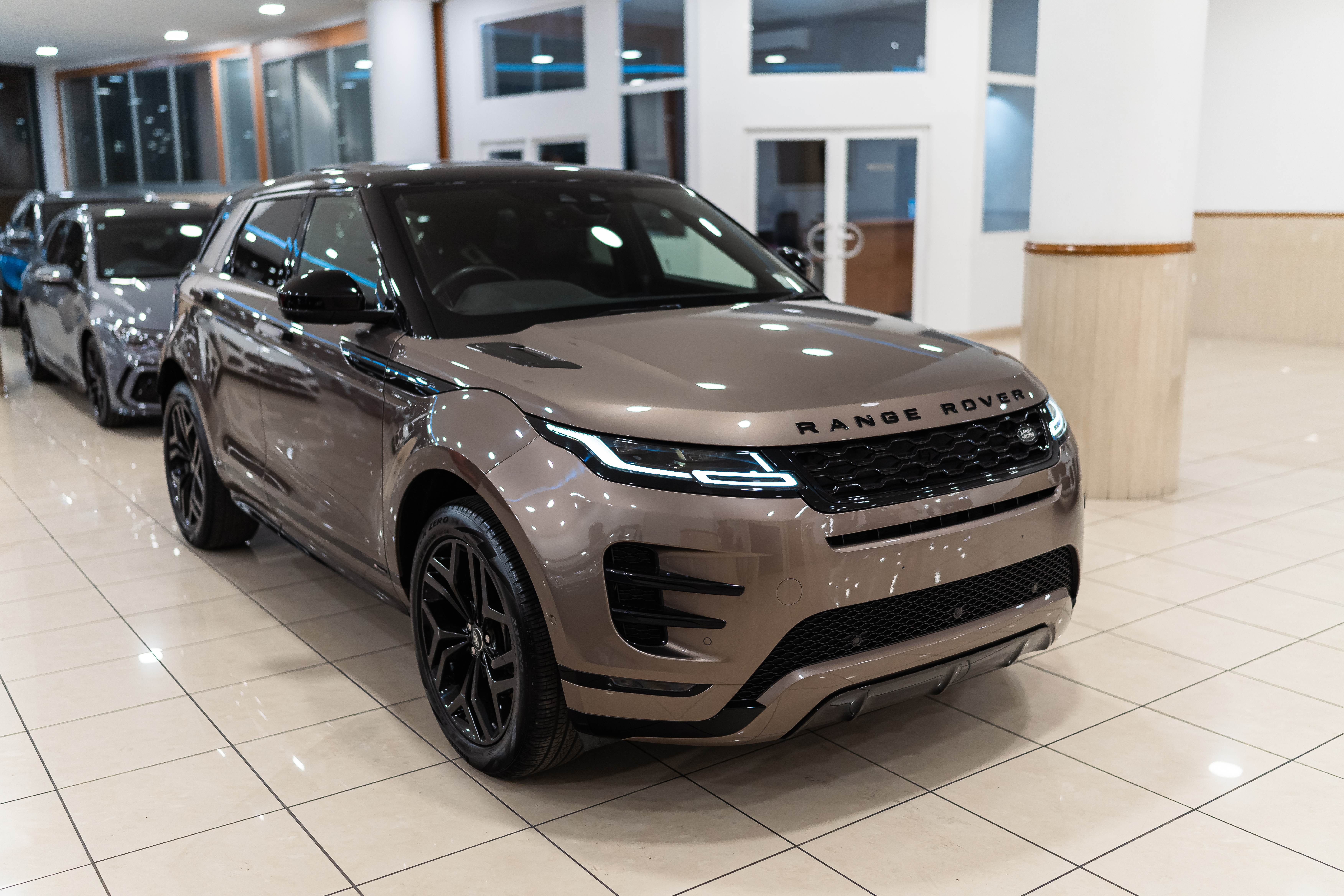 Range Rover Evoque R-Dynamic SE D150