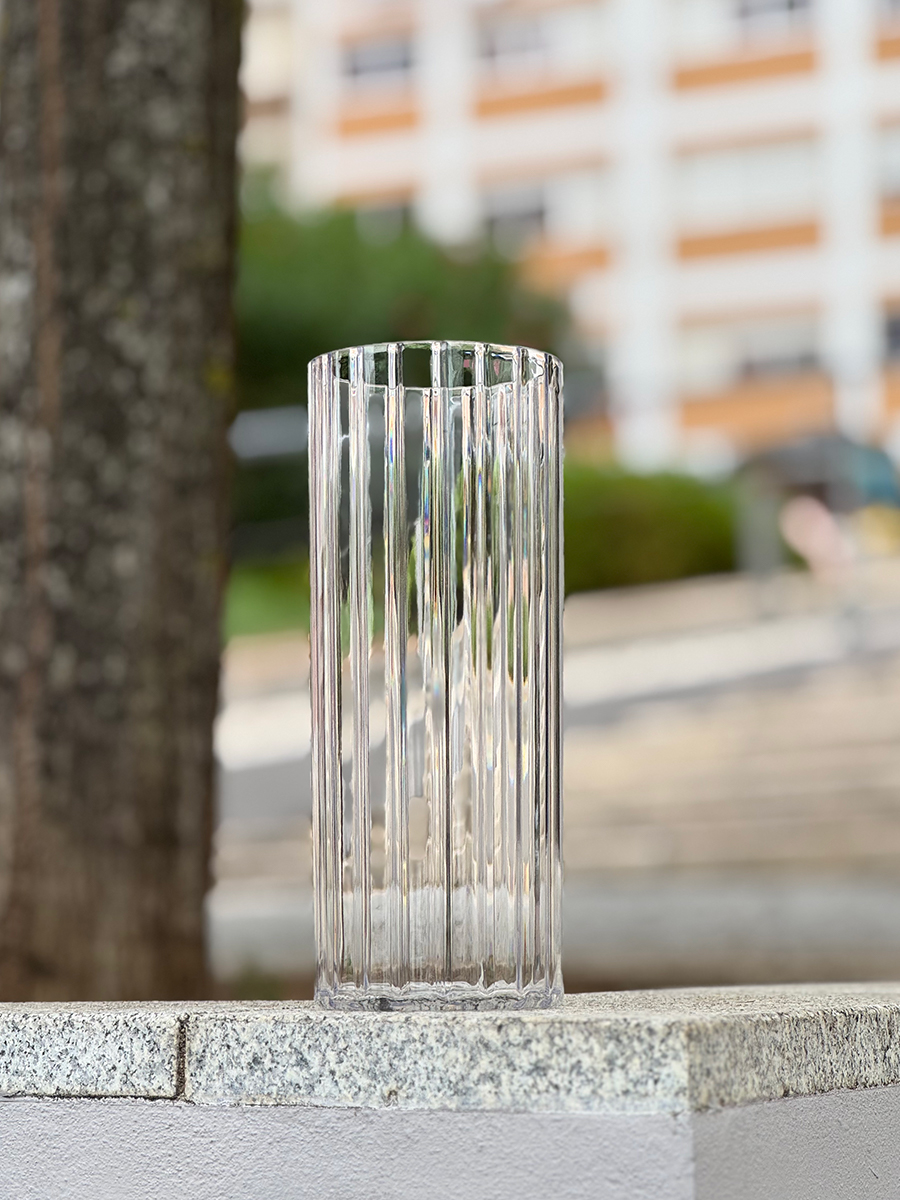 Vaso em acrílico transparente