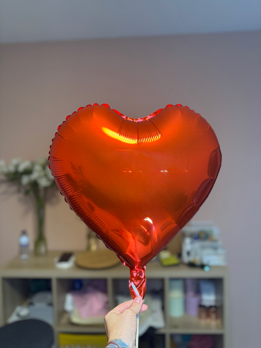 Balão de coração vermelho