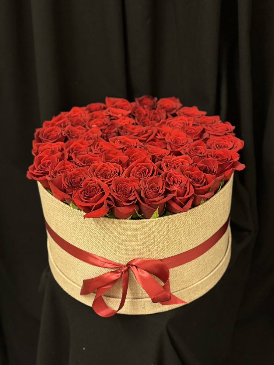 Uma Caixa com 51 Rosas