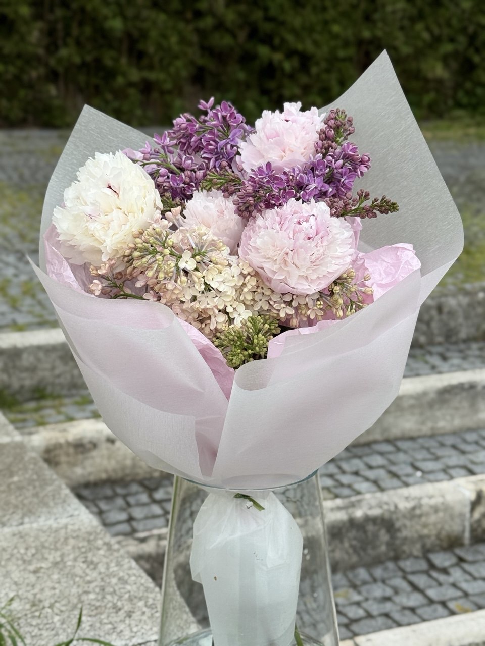 Bouquet Romântico de Peónias e Lilás