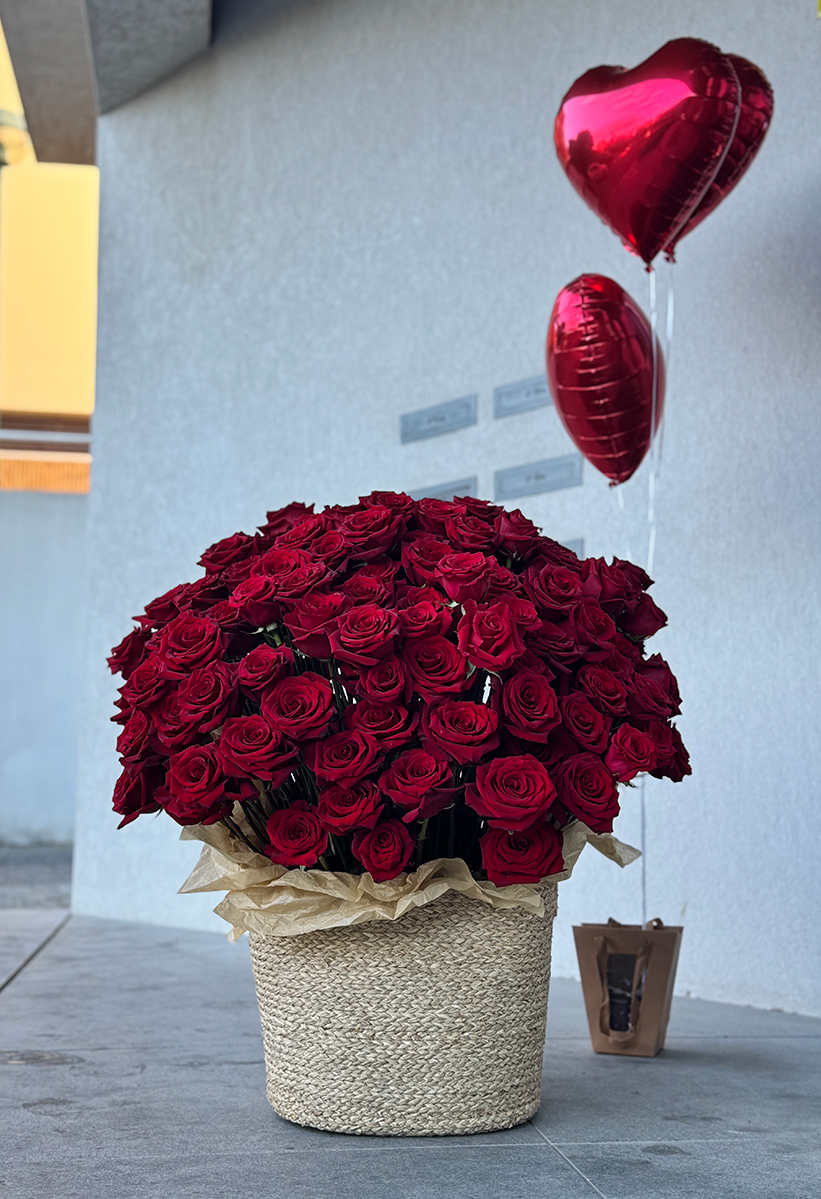 Cesta de rosas vermelhas