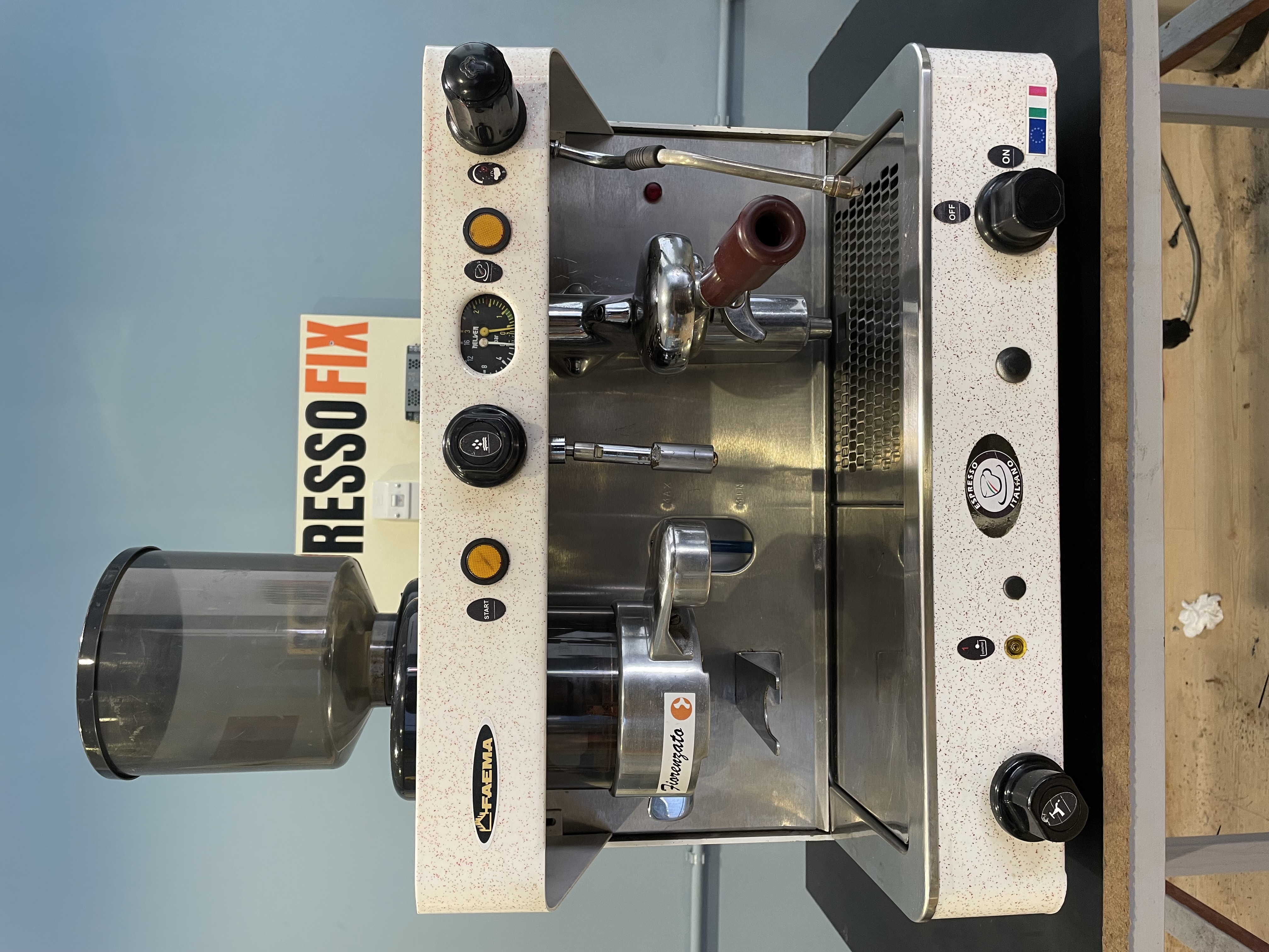 VFA EXPRES 1gr Değirmenli espresso makinesi