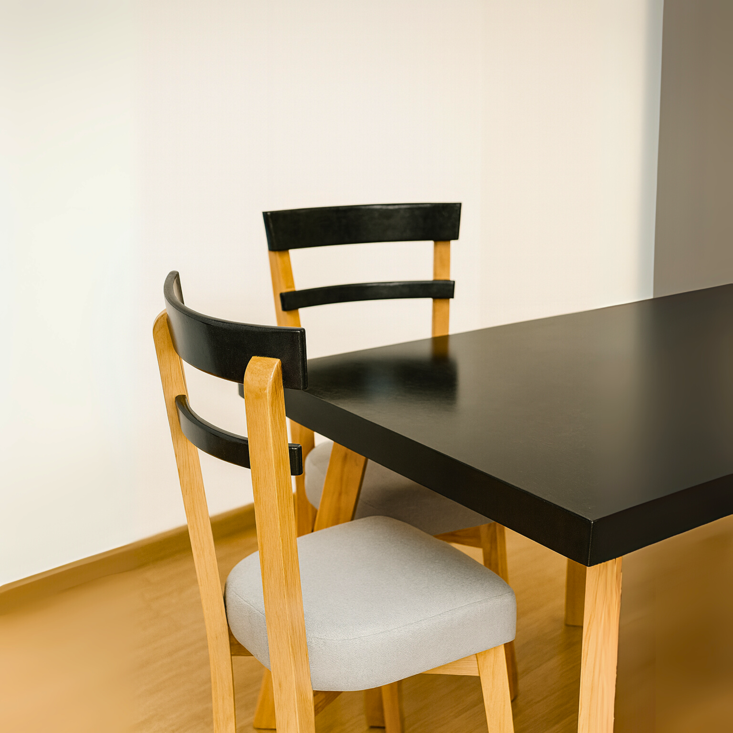 Ponny, 4 puestos, Tapa Madera