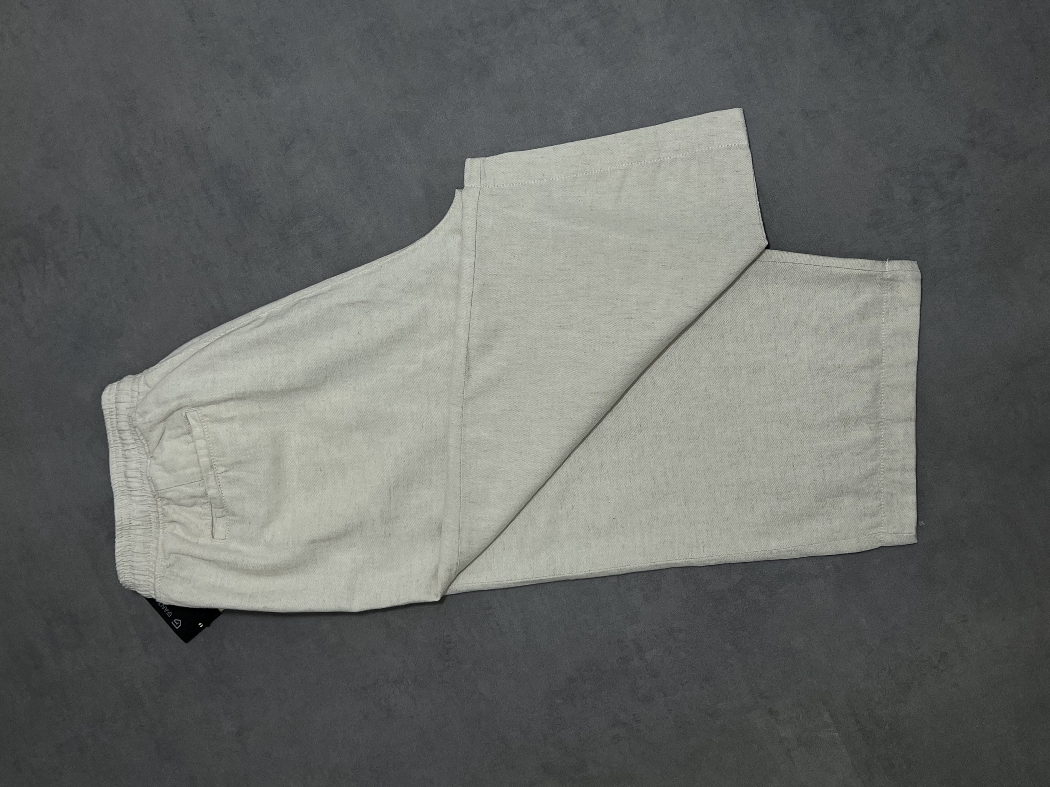 Pantacourt en lin beige