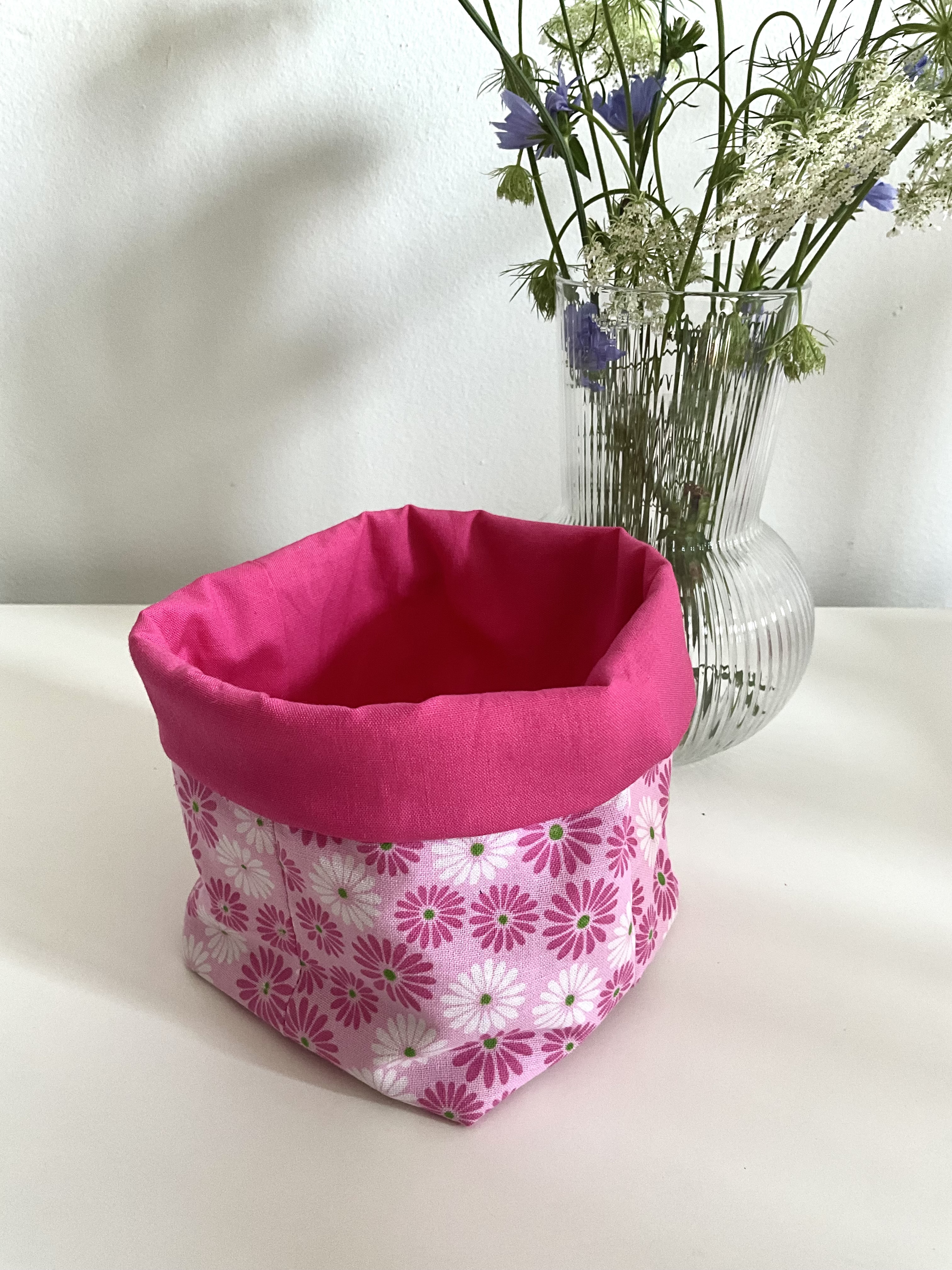 Panier en tissu à motif florale
