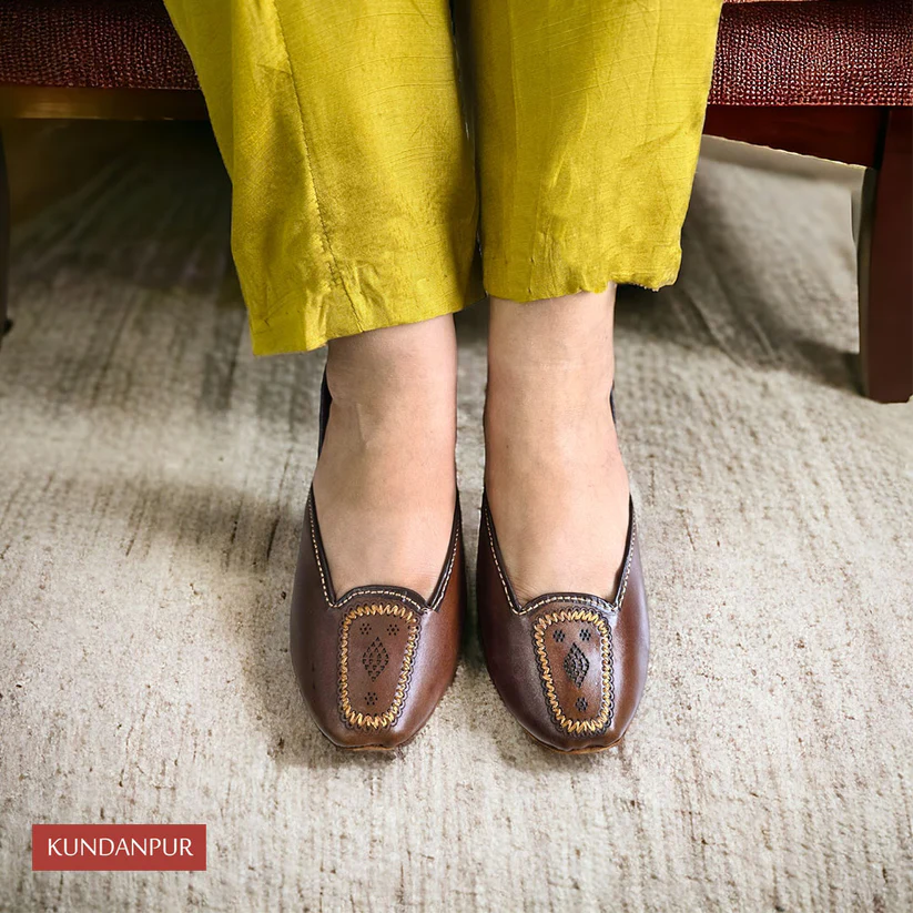 Handcrafted Brown Leather Juttis
