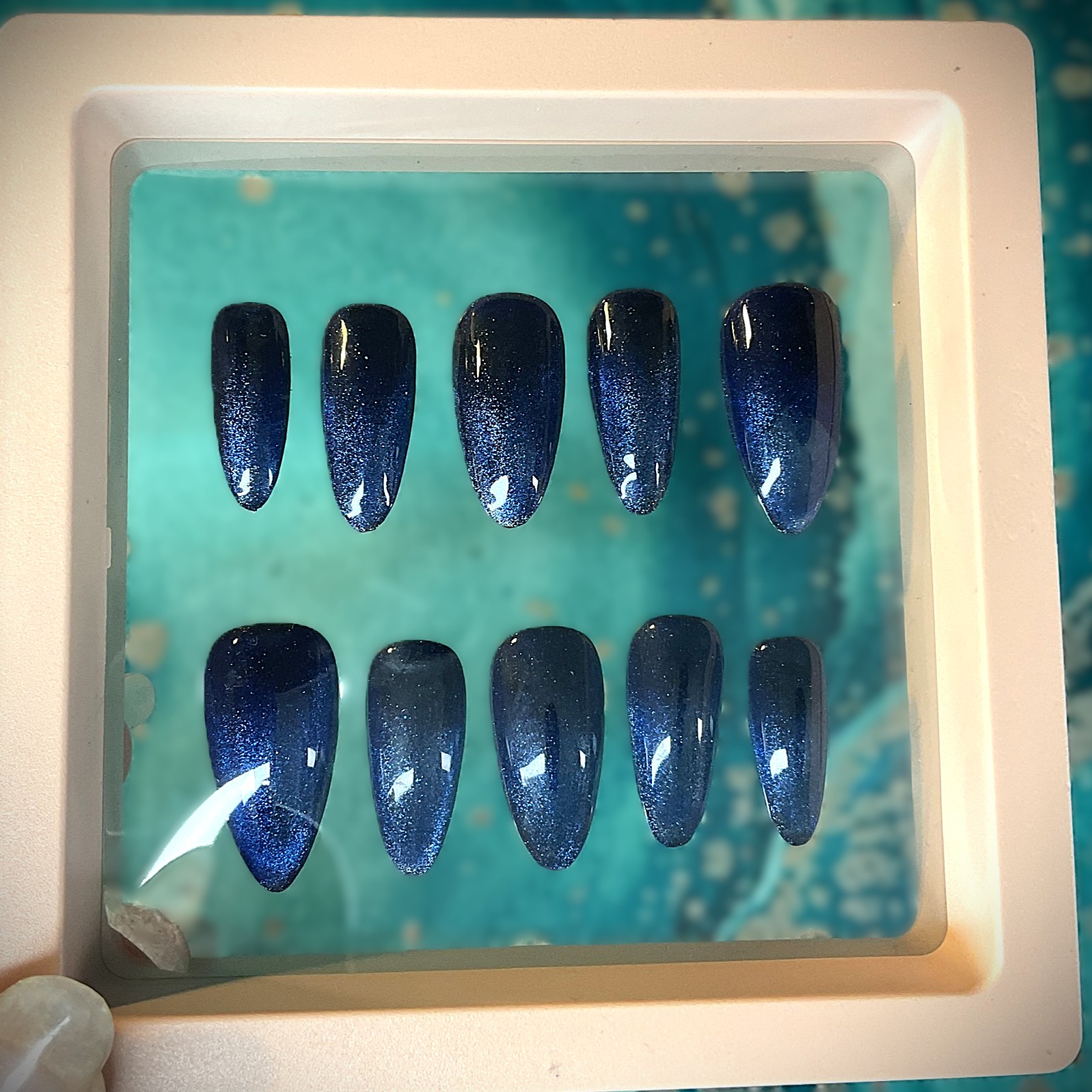 Dark blue cat eye tips - Almond Medium