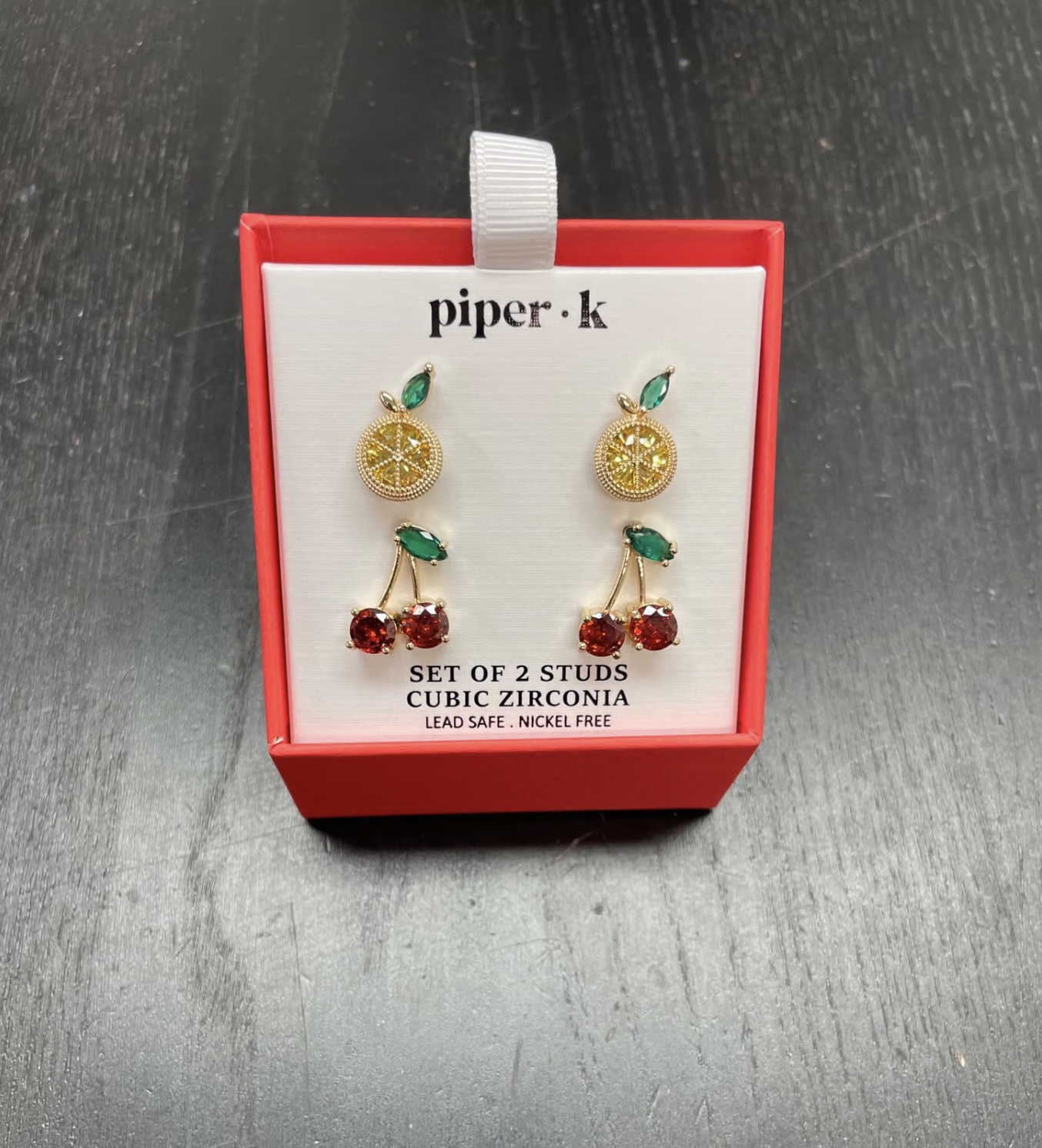 Piper K. Pendientes de frutas