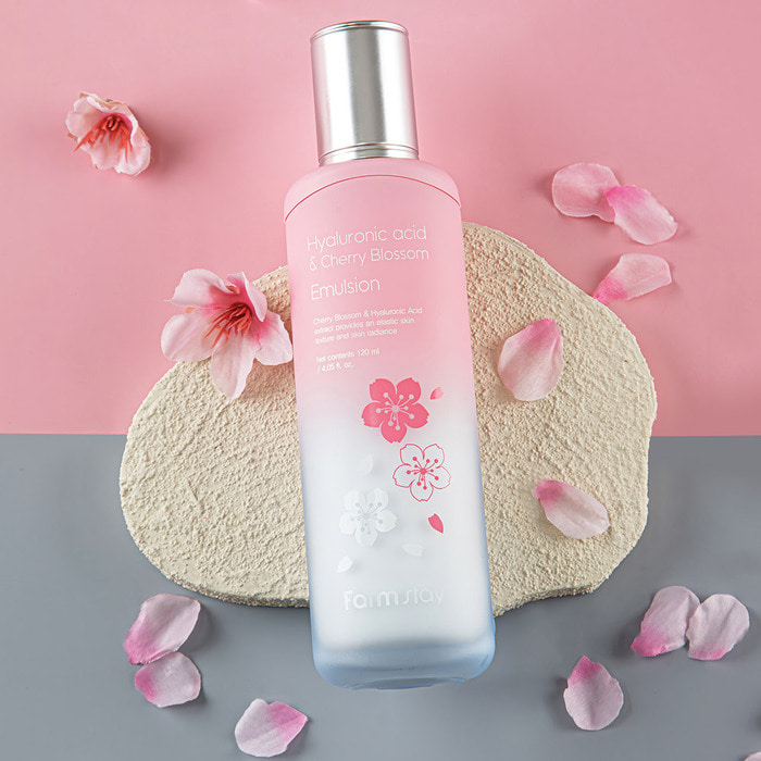 FarmStay. Emulsión de Ácido Hialurónico y Flor de Cerezo
