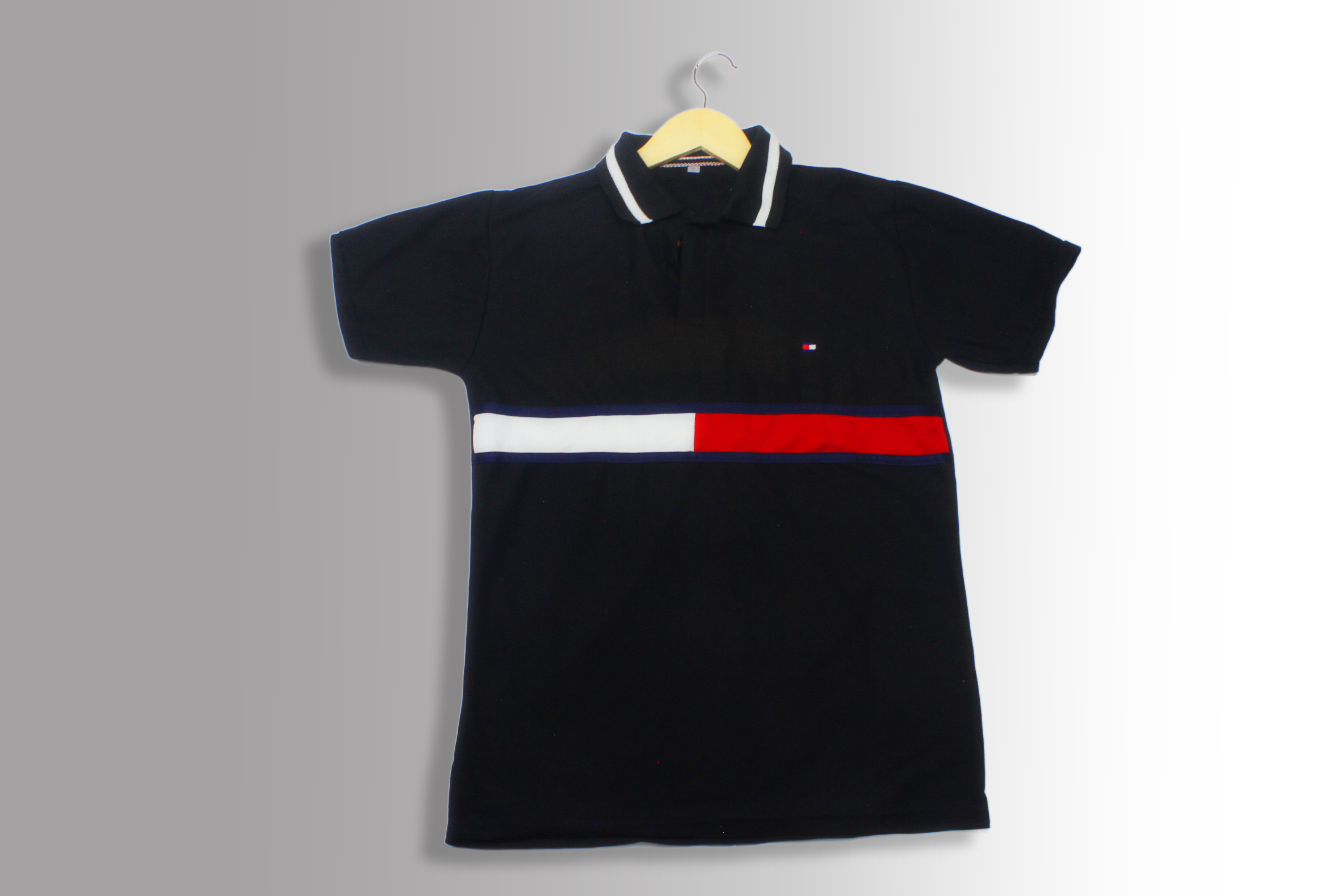 Polo con franja bicolor