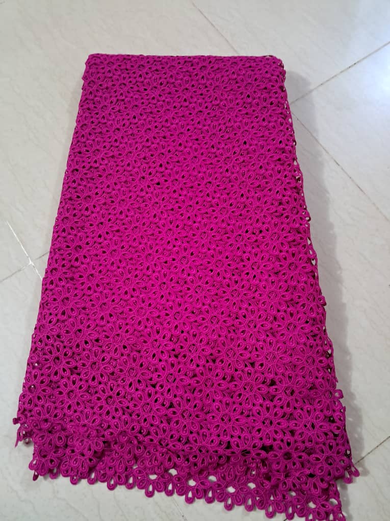 Écharpe en dentelle violette