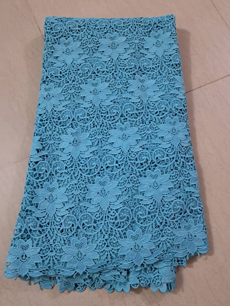 Tissu en dentelle turquoise