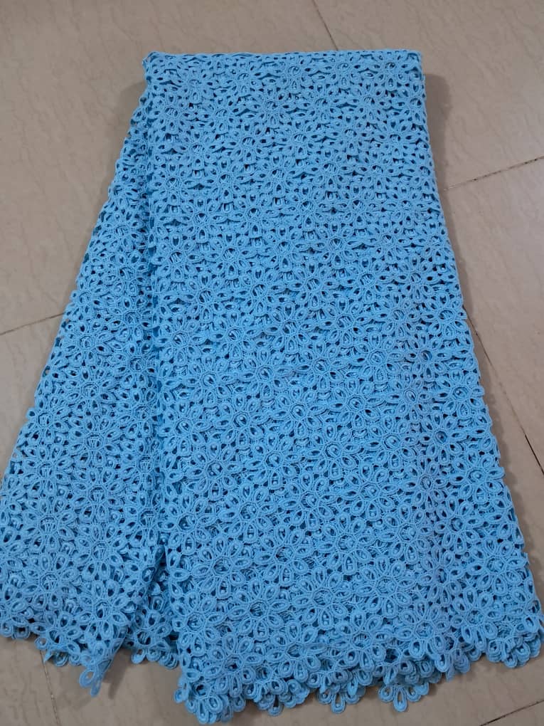 Écharpe en crochet bleu