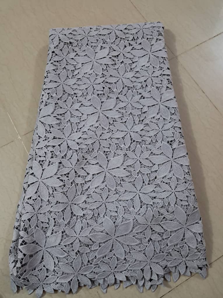 Tissu en dentelle grise