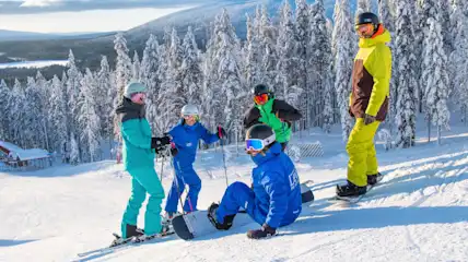 Beginner Ski/Snowboard Lesson and Leevilandia Day Ticket