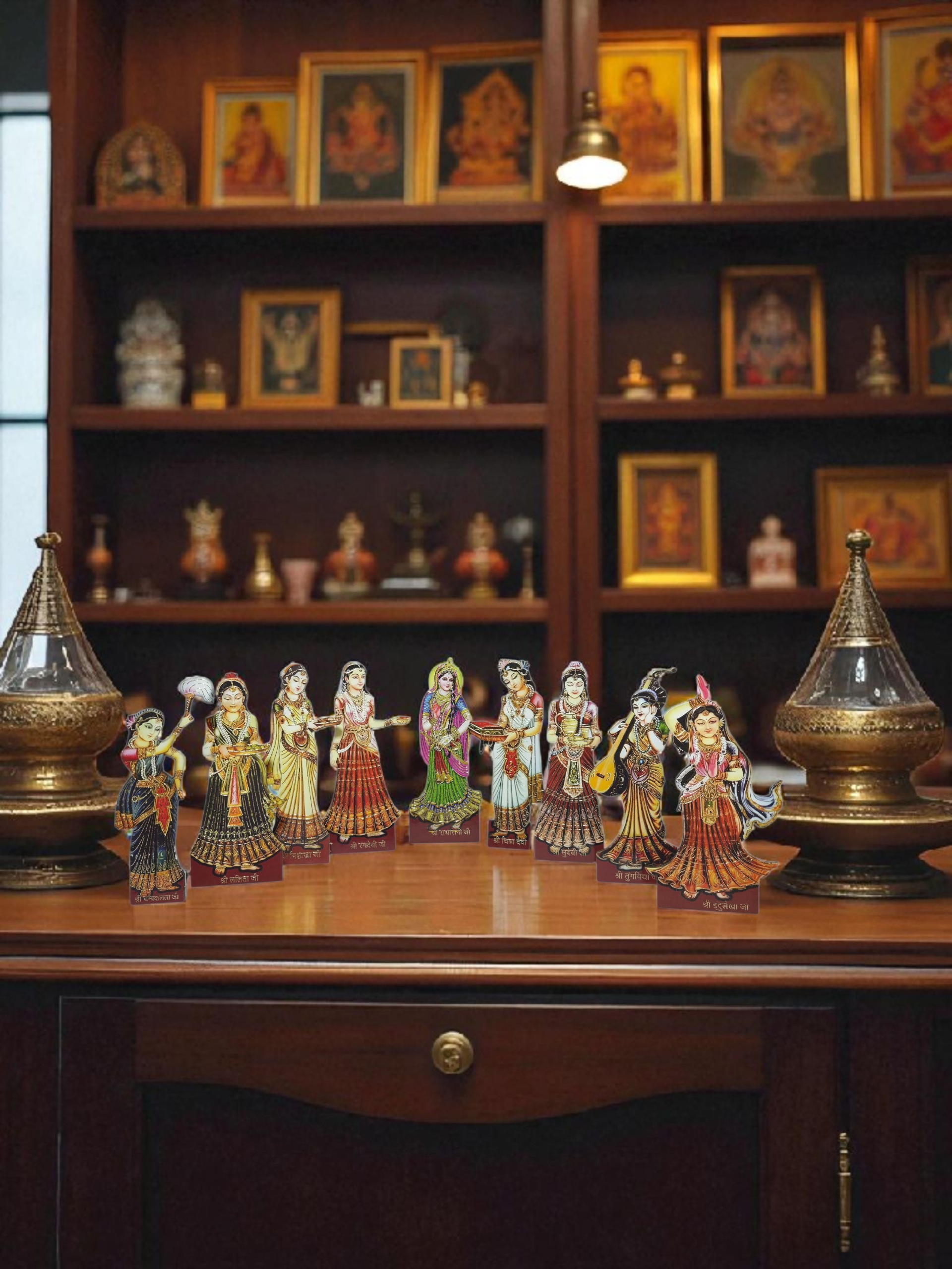 अष्ट सखी गोपी सेट (Ashta Sakhi Gopi Set – Radha Krishna Leela Tabletop Figurines)